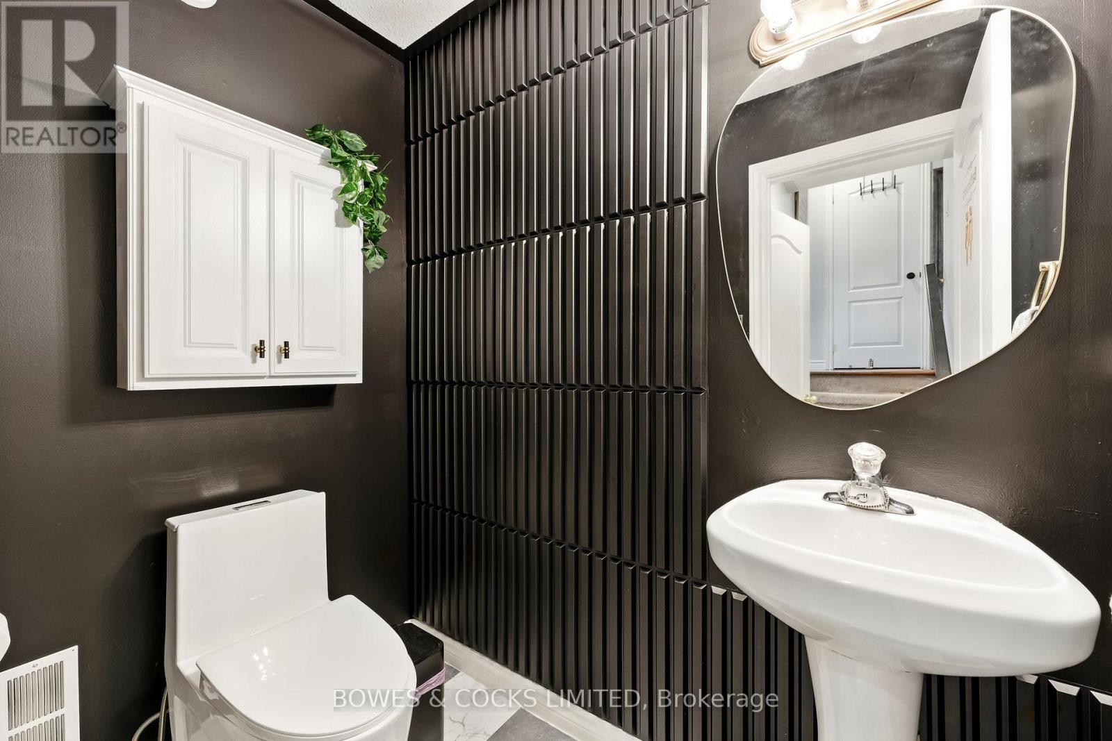 210 Farrier Crescent, Peterborough (Northcrest Ward 5), Ontario  K9L 0A6 - Photo 29 - X12489970