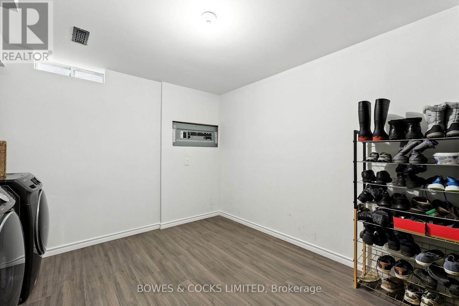 210 Farrier Crescent, Peterborough (Northcrest Ward 5), Ontario  K9L 0A6 - Photo 33 - X12489970