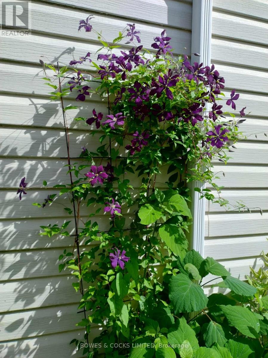 210 Farrier Crescent, Peterborough (Northcrest Ward 5), Ontario  K9L 0A6 - Photo 48 - X12489970