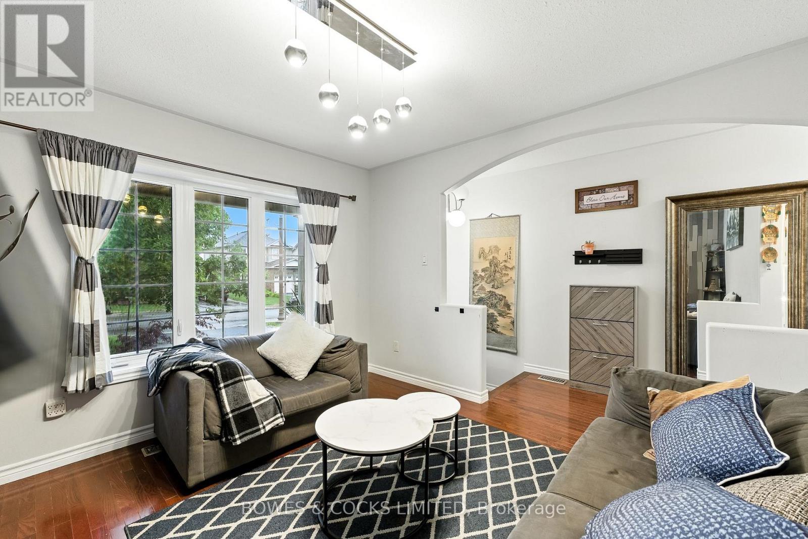 210 Farrier Crescent, Peterborough (Northcrest Ward 5), Ontario  K9L 0A6 - Photo 7 - X12489970