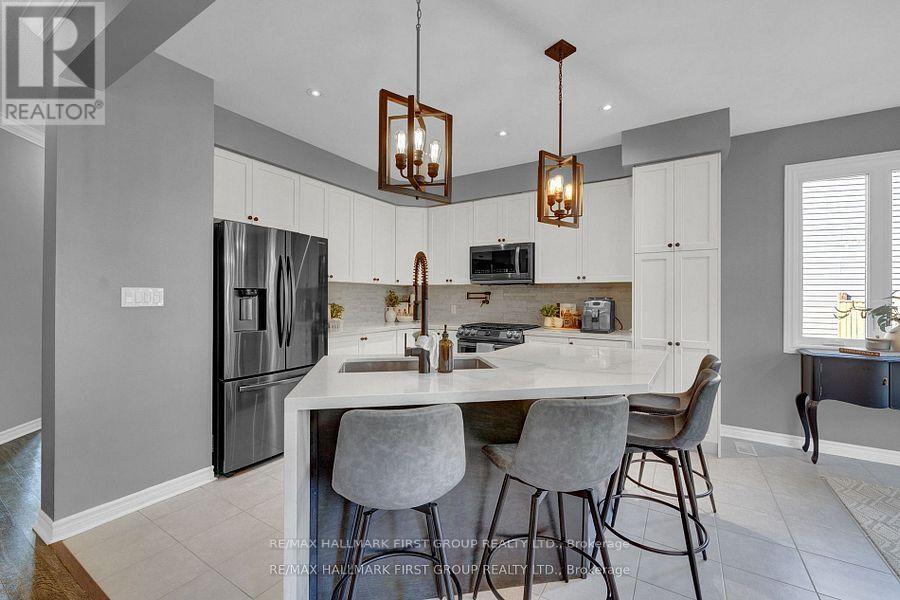 7 Primeau Crescent, Kawartha Lakes (Lindsay), Ontario  K9V 0M6 - Photo 6 - X12490448