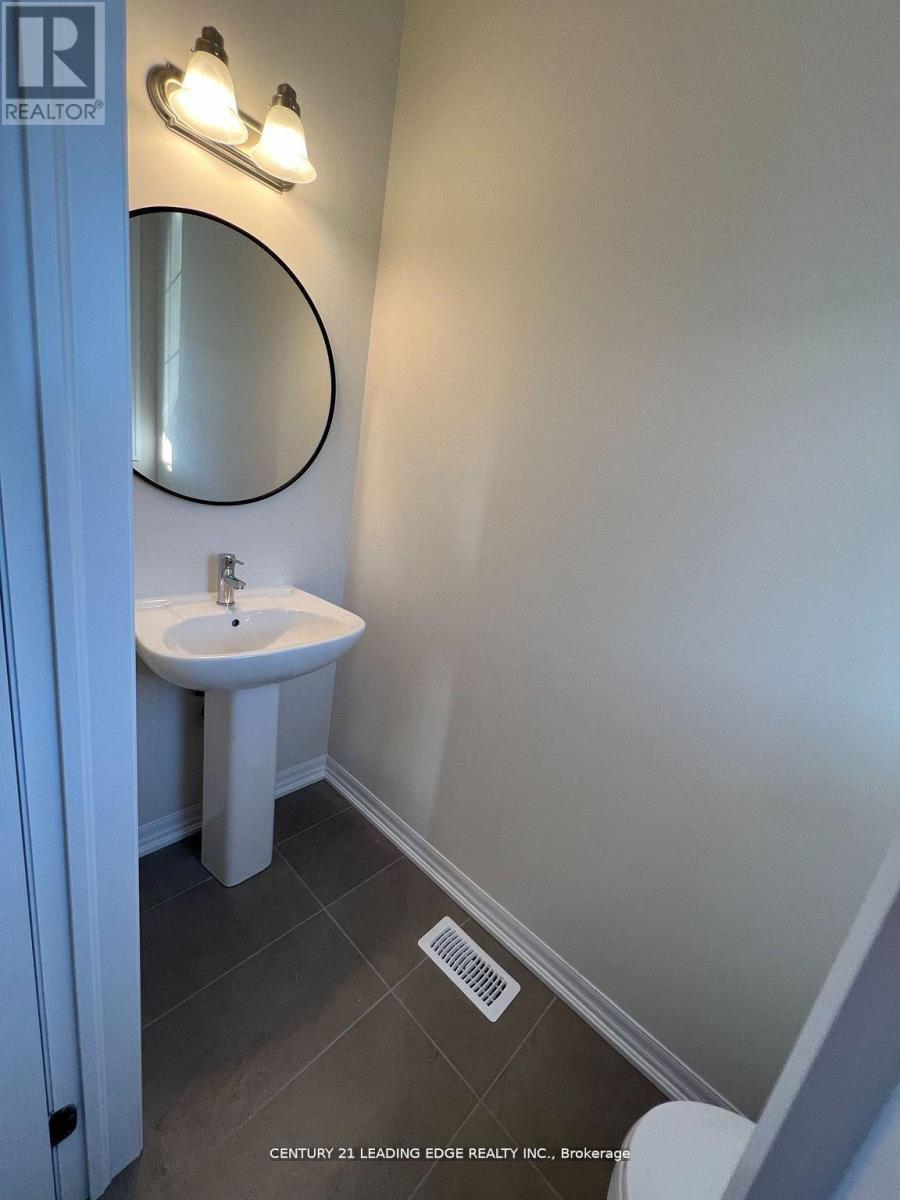 42 Ed Ewert Avenue, Clarington (Newcastle), Ontario  L1B 0W9 - Photo 3 - E12491048