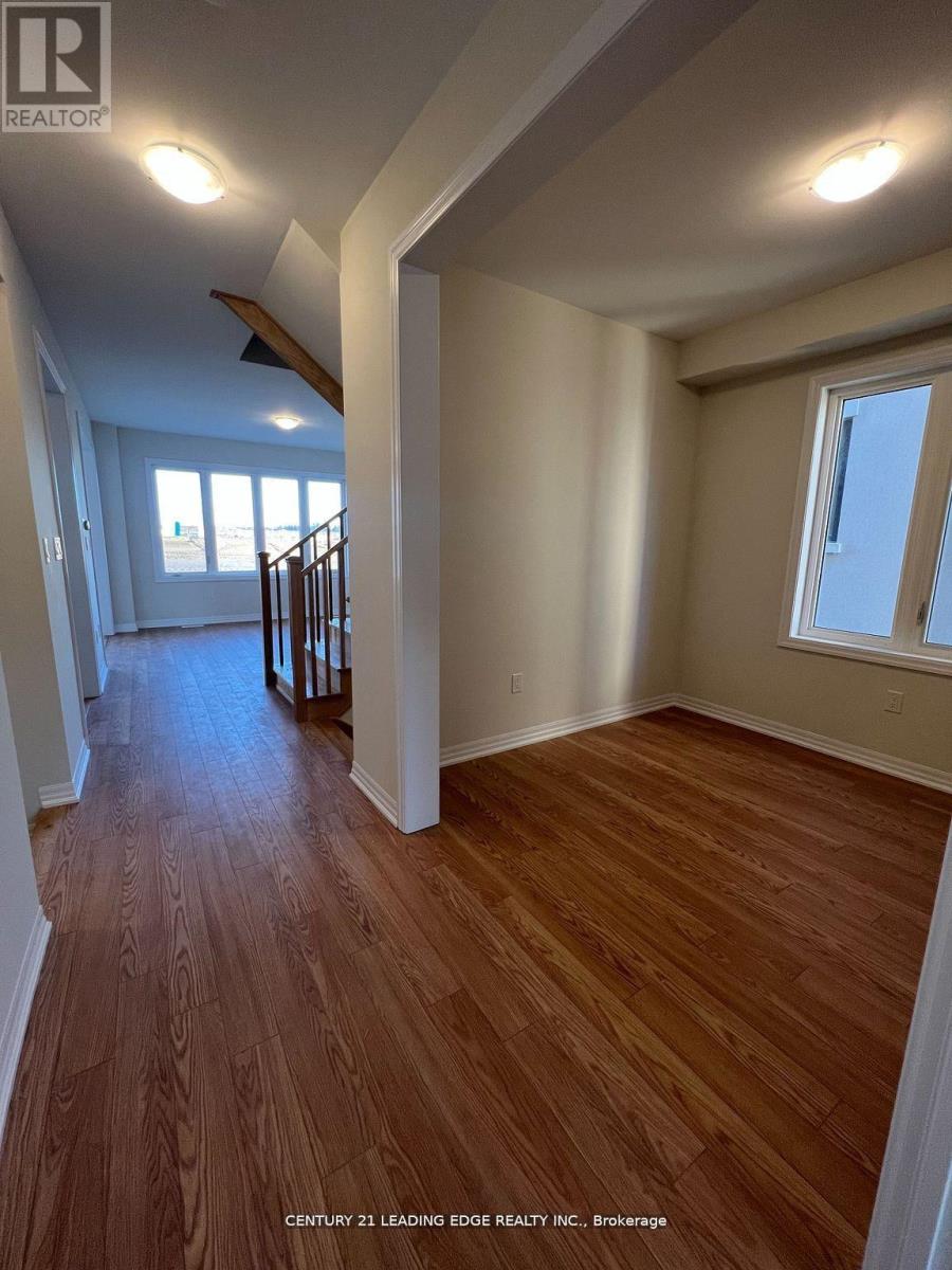 42 Ed Ewert Avenue, Clarington (Newcastle), Ontario  L1B 0W9 - Photo 4 - E12491048