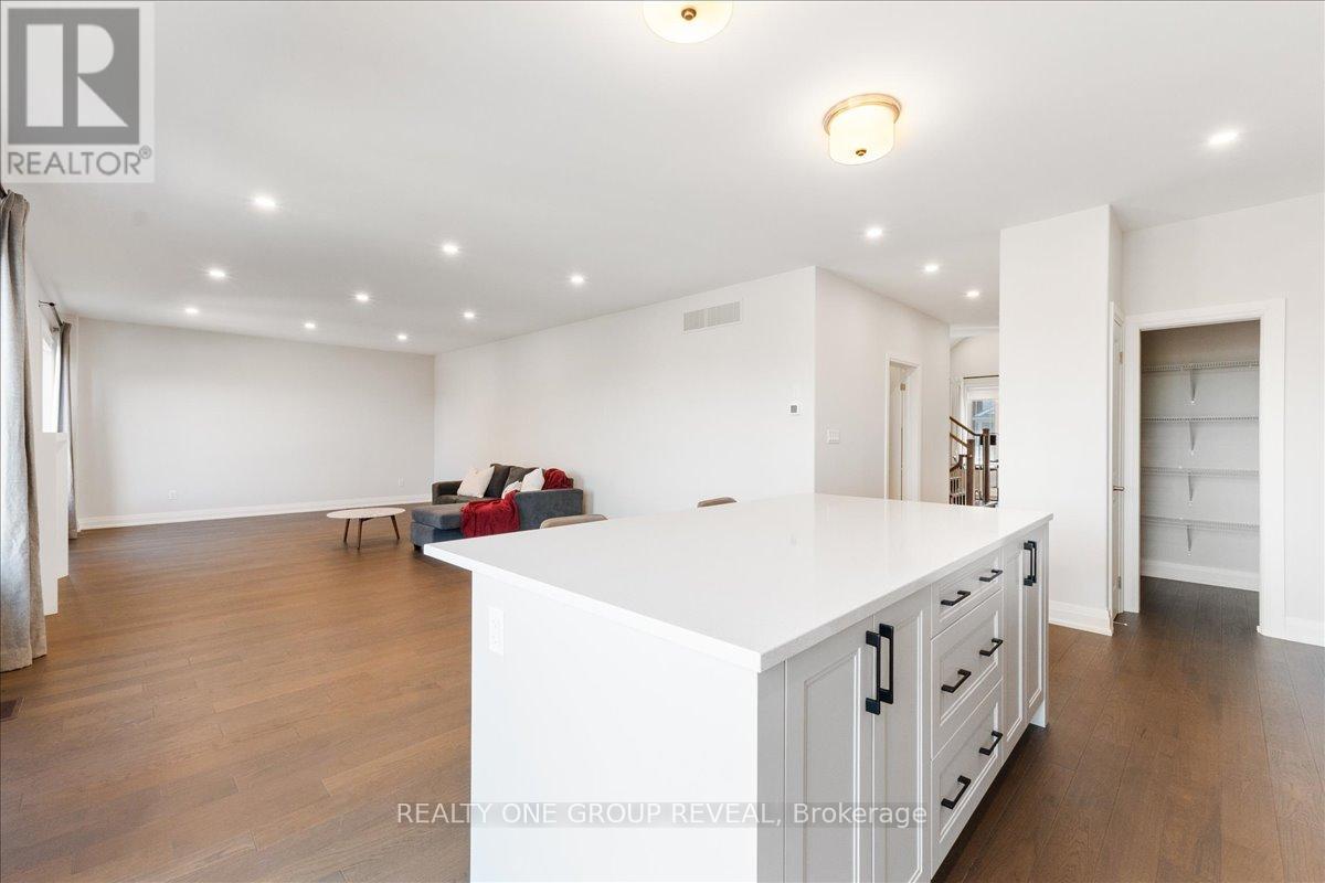 1054 Rippingale Trail, Peterborough (Northcrest Ward 5), Ontario  K9H 0J8 - Photo 10 - X12492350