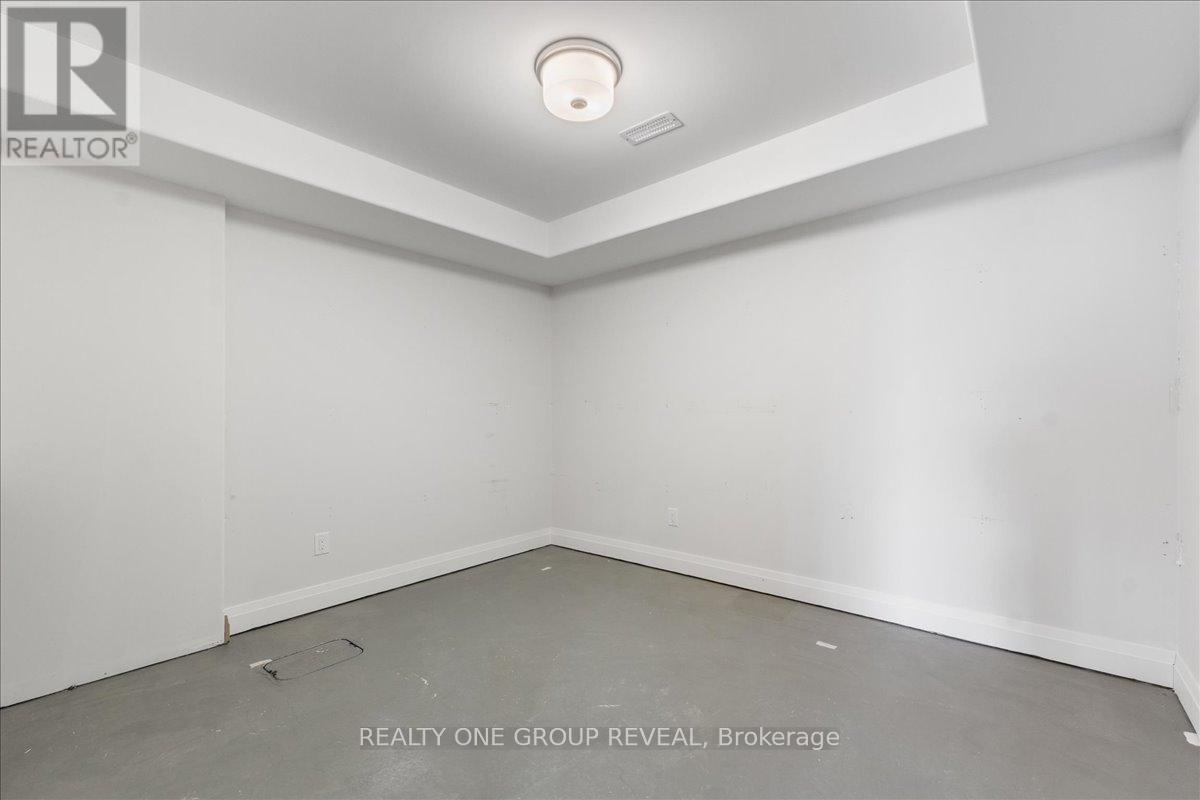 1054 Rippingale Trail, Peterborough (Northcrest Ward 5), Ontario  K9H 0J8 - Photo 39 - X12492350