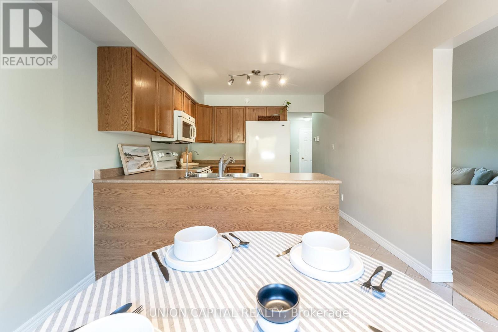 28 Lang Court, Kawartha Lakes (Lindsay), Ontario  K9V 6E5 - Photo 8 - X12492590