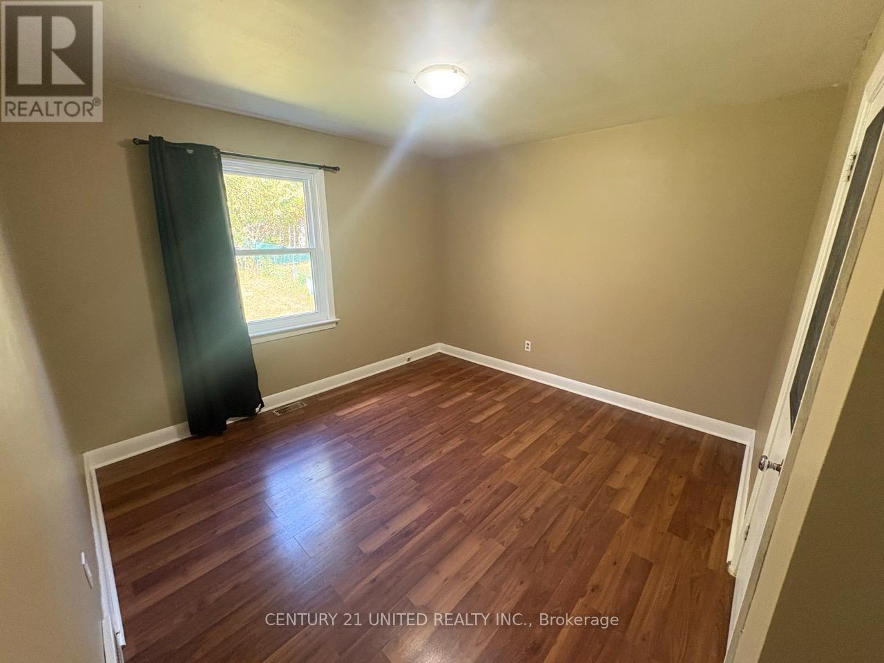 378 Aberdeen Avenue, Peterborough (Northcrest Ward 5), Ontario  K9H 4X6 - Photo 11 - X12493046