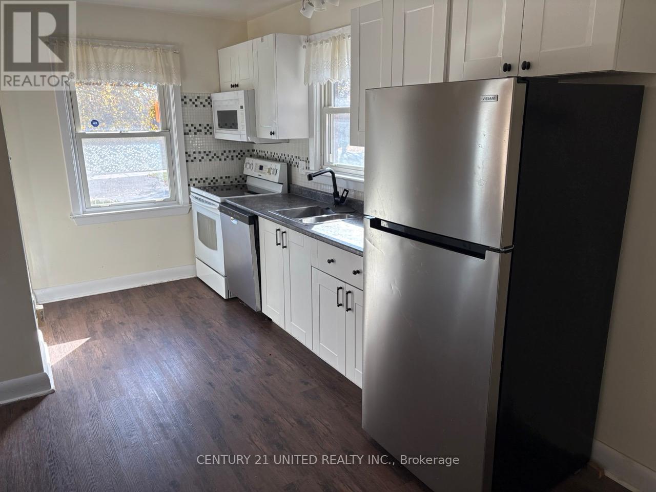 378 Aberdeen Avenue, Peterborough (Northcrest Ward 5), Ontario  K9H 4X6 - Photo 4 - X12493046