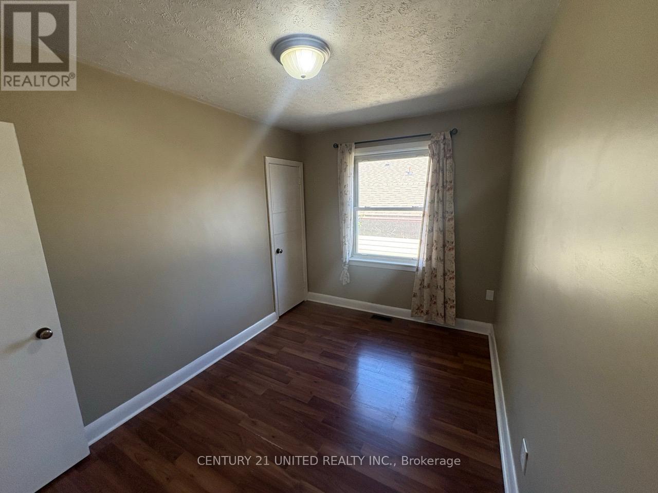 378 Aberdeen Avenue, Peterborough (Northcrest Ward 5), Ontario  K9H 4X6 - Photo 8 - X12493046