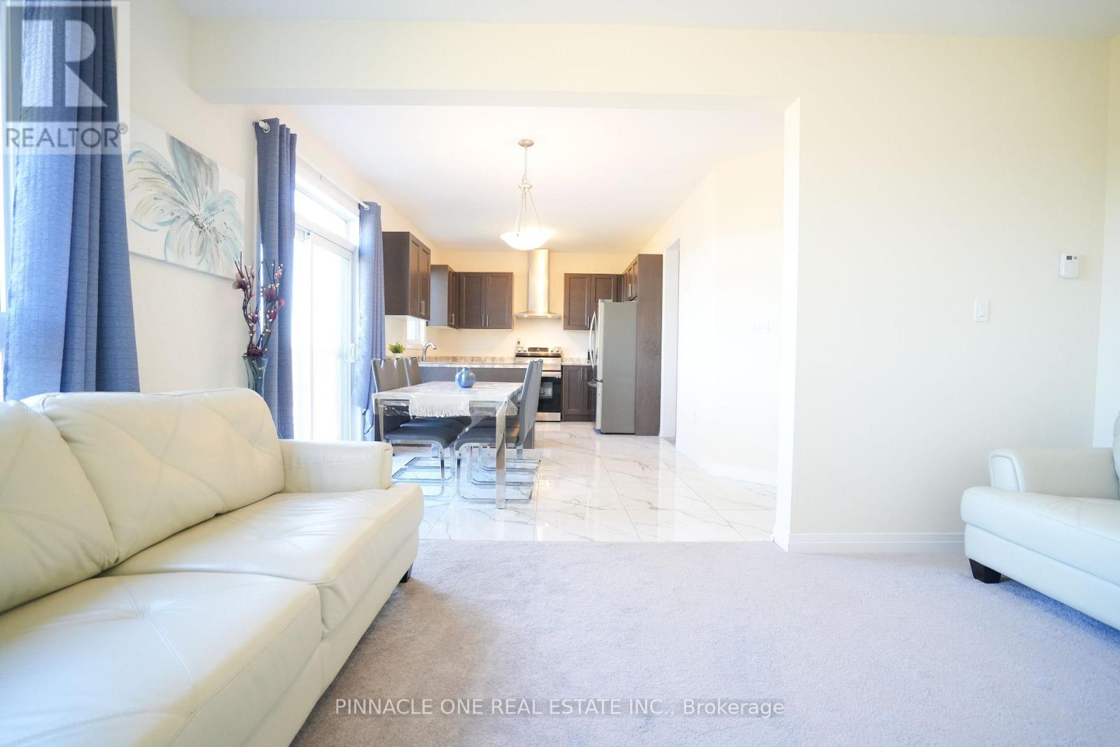 21 Carew Boulevard, Kawartha Lakes (Lindsay), Ontario  K9V 0P6 - Photo 16 - X12493020