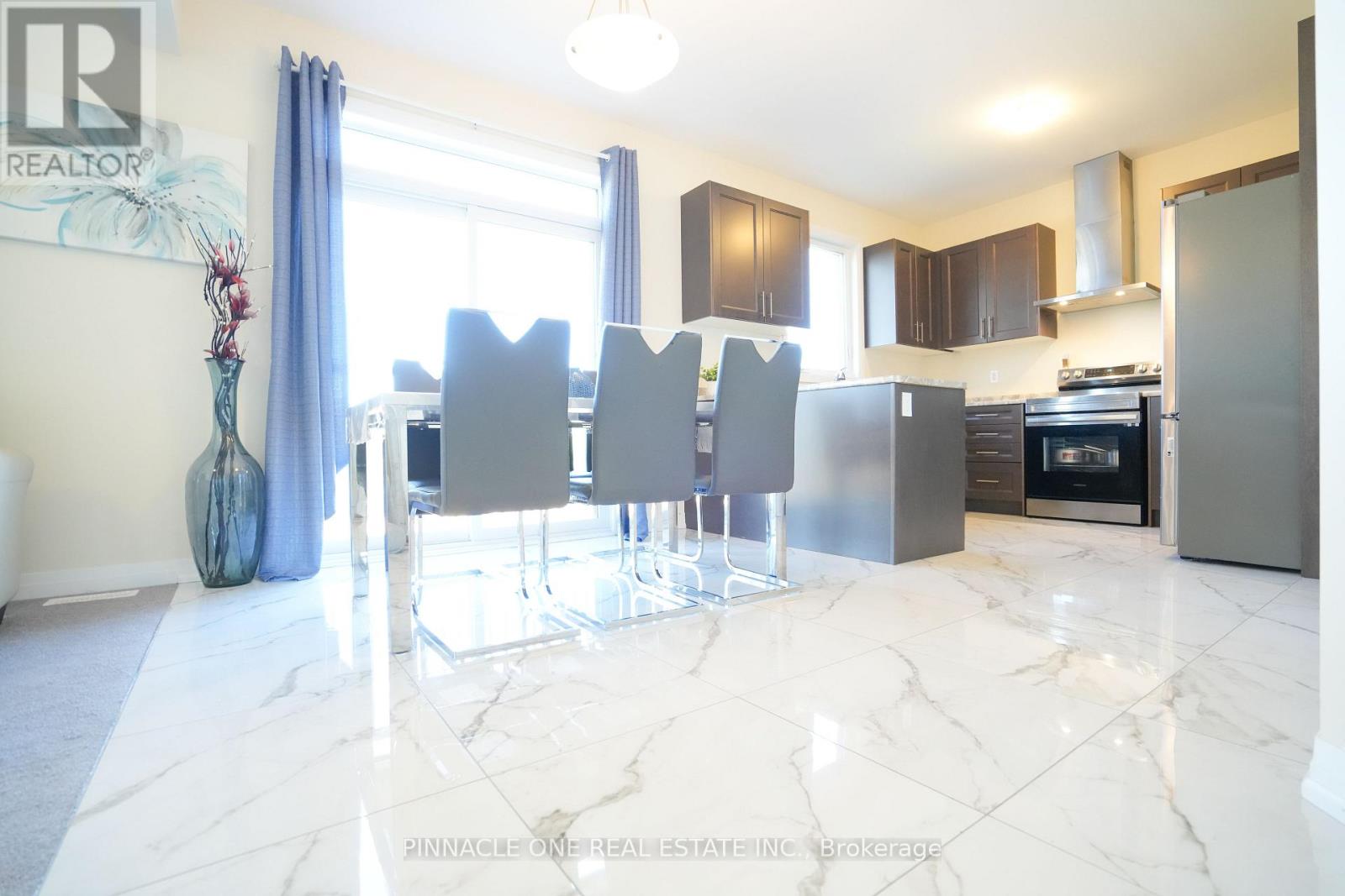 21 Carew Boulevard, Kawartha Lakes (Lindsay), Ontario  K9V 0P6 - Photo 17 - X12493020