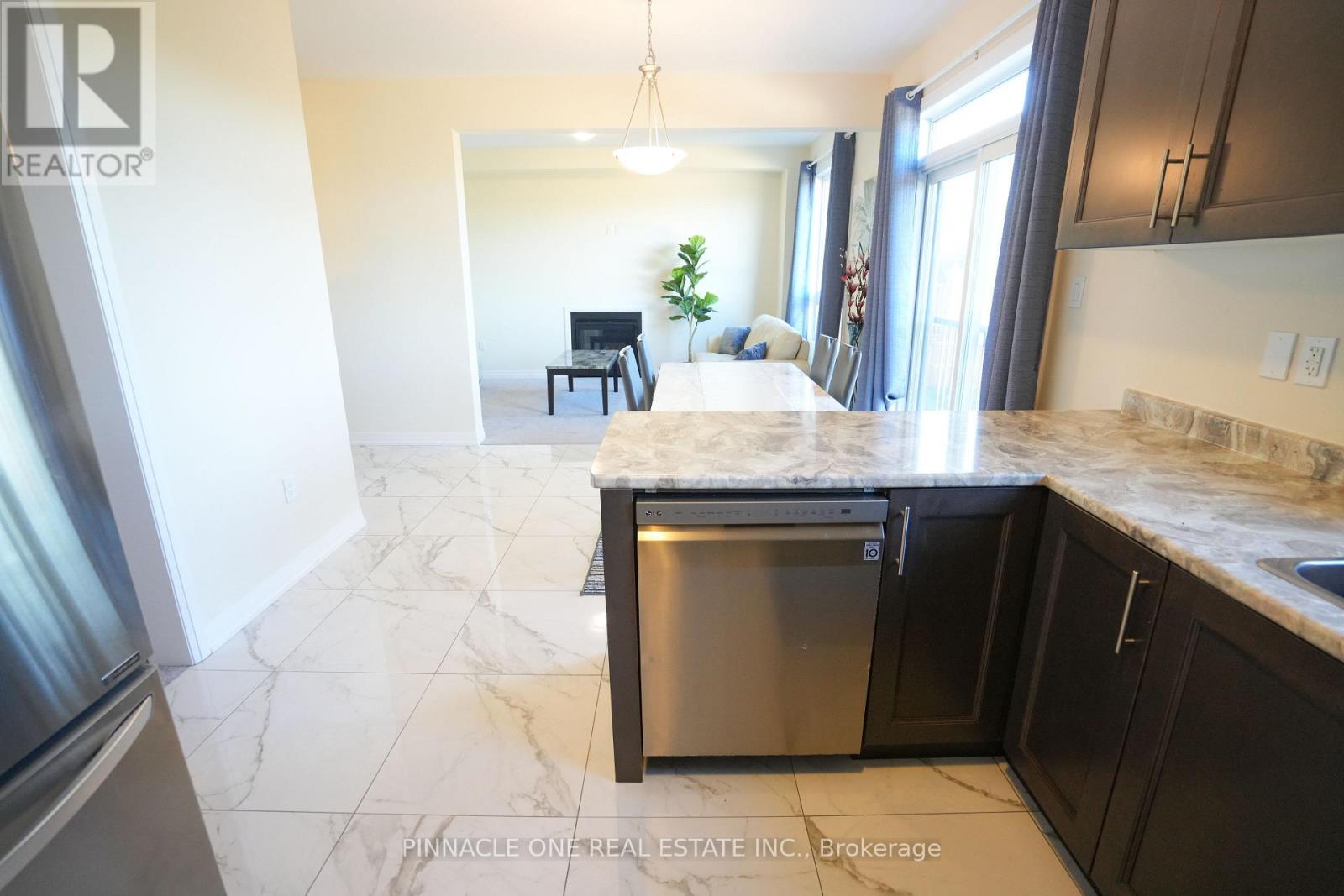 21 Carew Boulevard, Kawartha Lakes (Lindsay), Ontario  K9V 0P6 - Photo 28 - X12493020