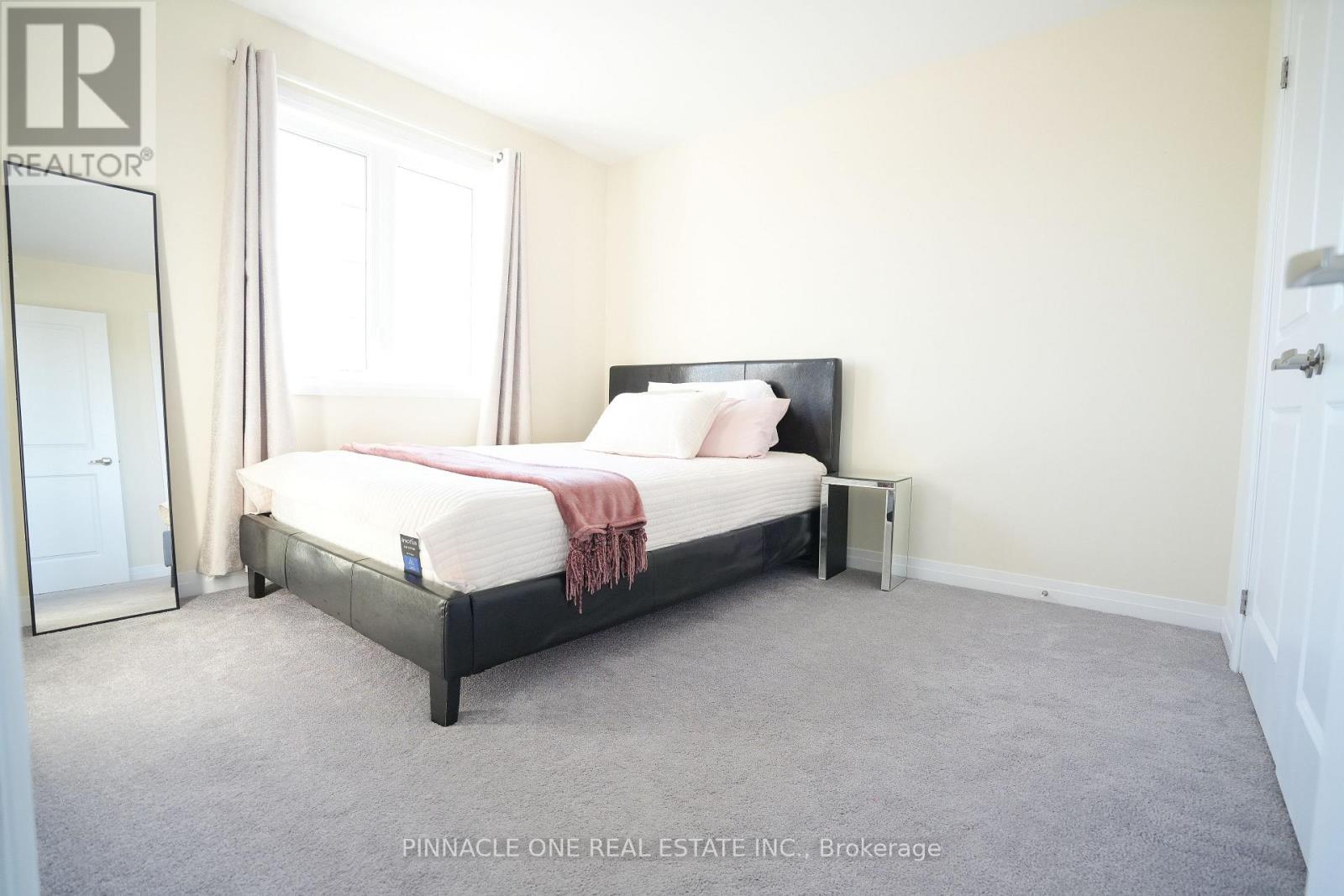 21 Carew Boulevard, Kawartha Lakes (Lindsay), Ontario  K9V 0P6 - Photo 35 - X12493020