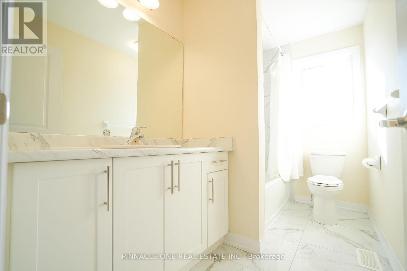 21 Carew Boulevard, Kawartha Lakes (Lindsay), Ontario  K9V 0P6 - Photo 40 - X12493020