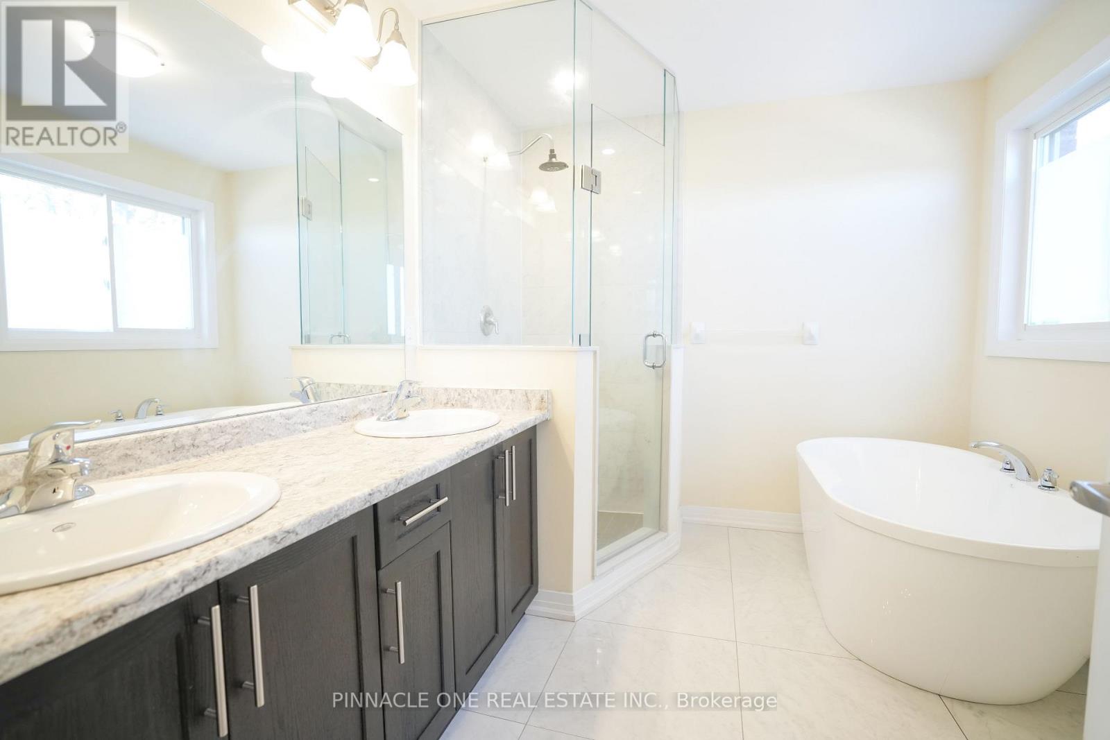 21 Carew Boulevard, Kawartha Lakes (Lindsay), Ontario  K9V 0P6 - Photo 46 - X12493020