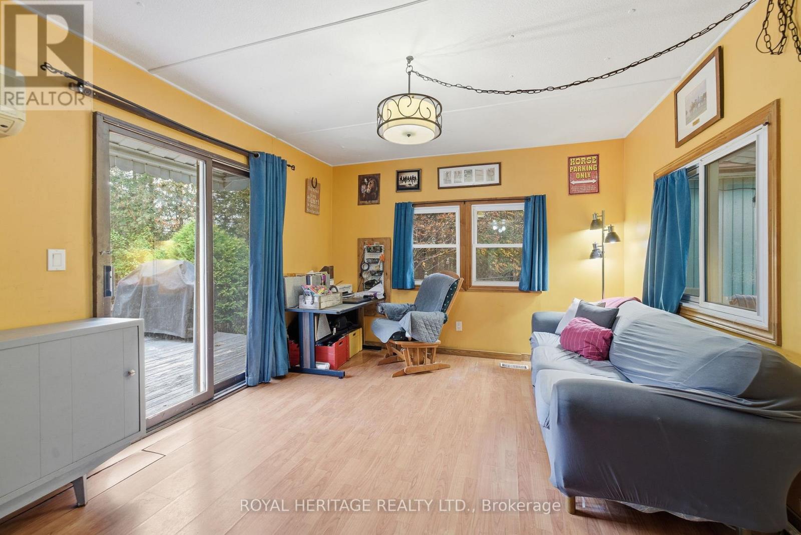 105 Glengarry Road, Kawartha Lakes (Manvers), Ontario  L0A 1A0 - Photo 10 - X12494398