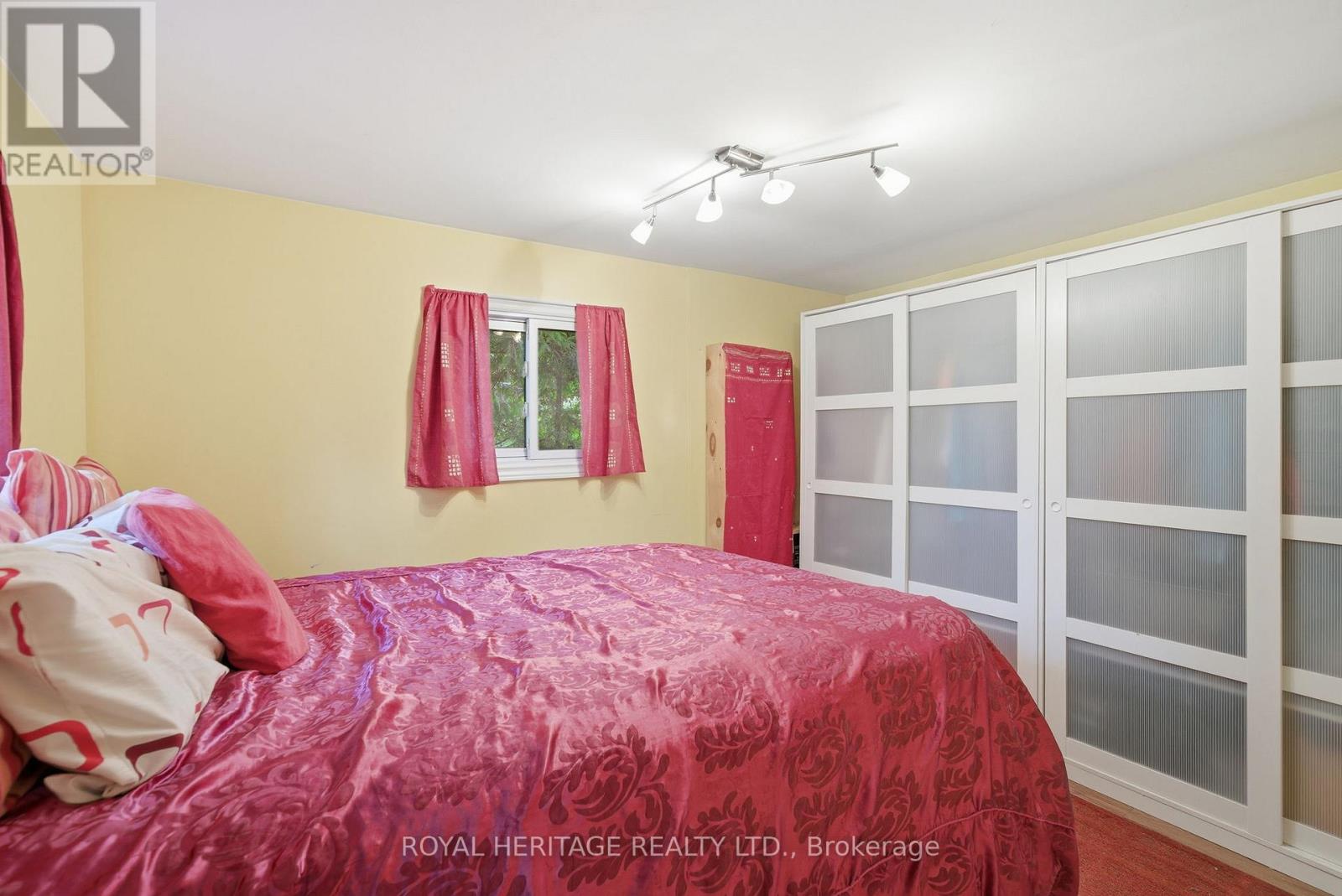 105 Glengarry Road, Kawartha Lakes (Manvers), Ontario  L0A 1A0 - Photo 15 - X12494398