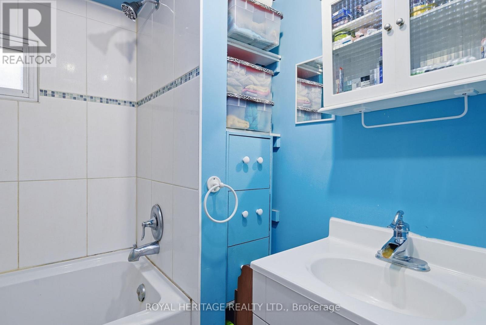 105 Glengarry Road, Kawartha Lakes (Manvers), Ontario  L0A 1A0 - Photo 19 - X12494398