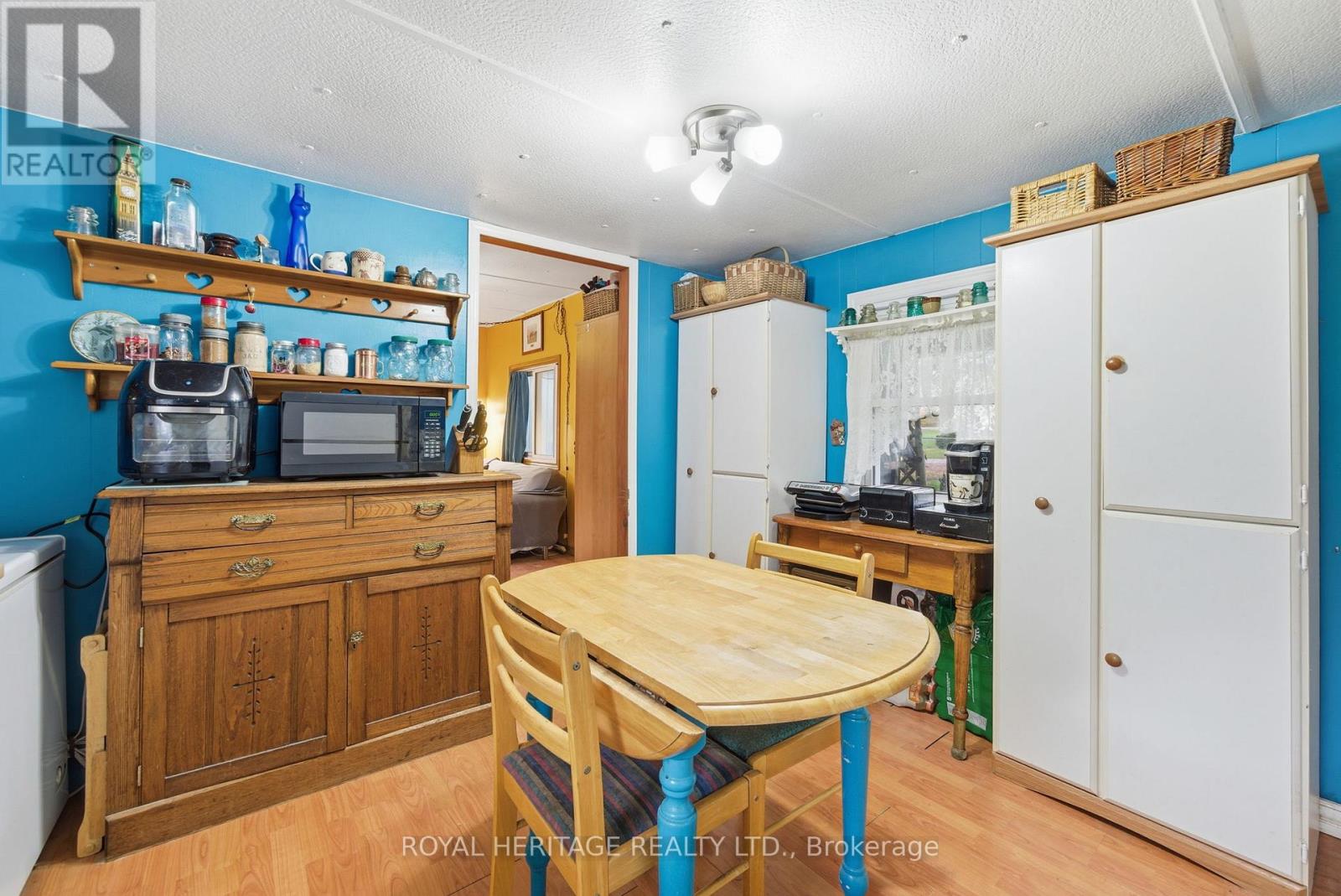 105 Glengarry Road, Kawartha Lakes (Manvers), Ontario  L0A 1A0 - Photo 7 - X12494398