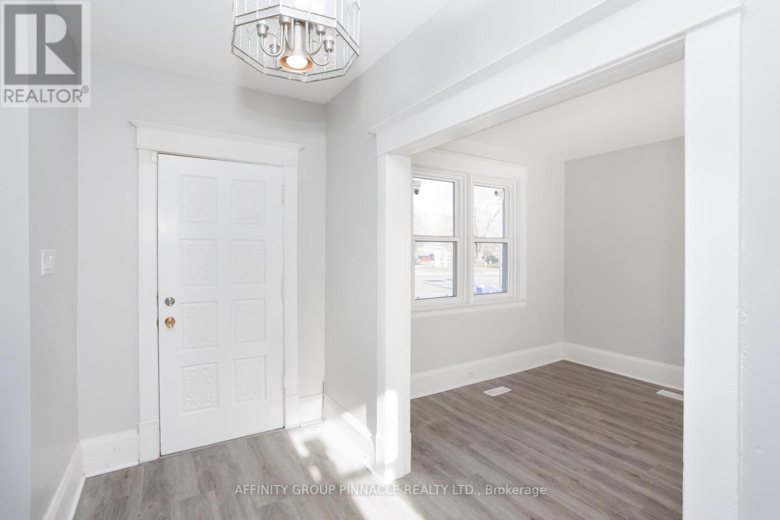 649 Charlotte Street, Peterborough (Town Ward 3), Ontario  K9J 2X2 - Photo 10 - X12495148