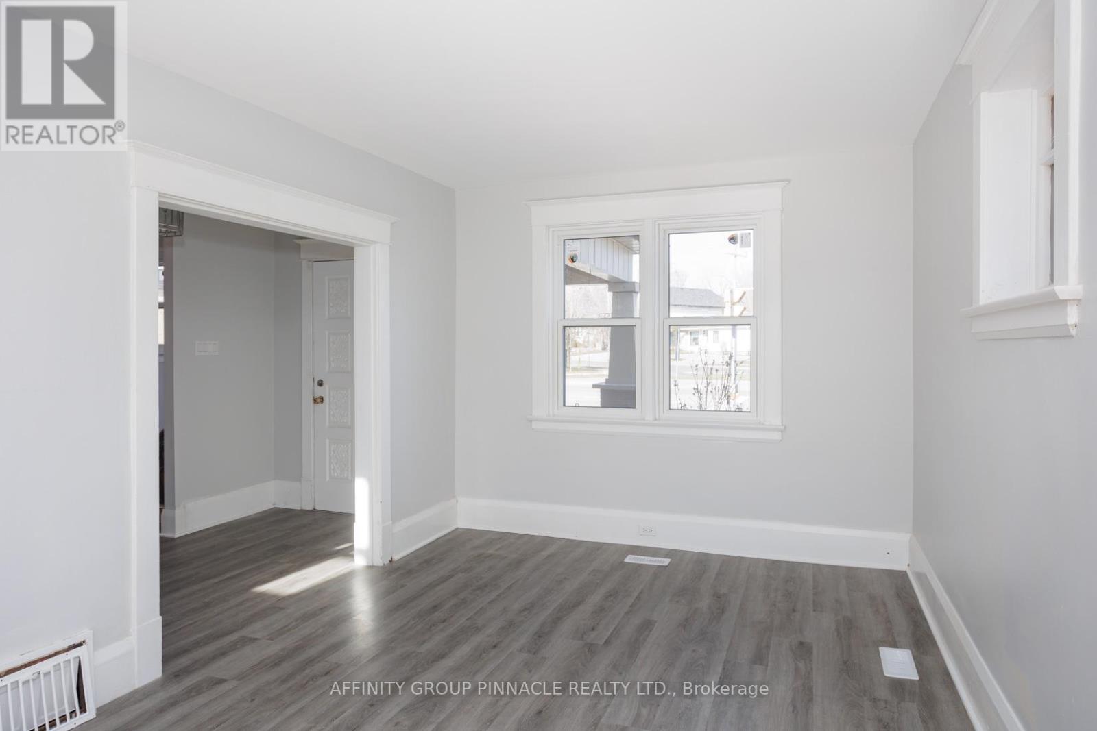 649 Charlotte Street, Peterborough (Town Ward 3), Ontario  K9J 2X2 - Photo 13 - X12495148