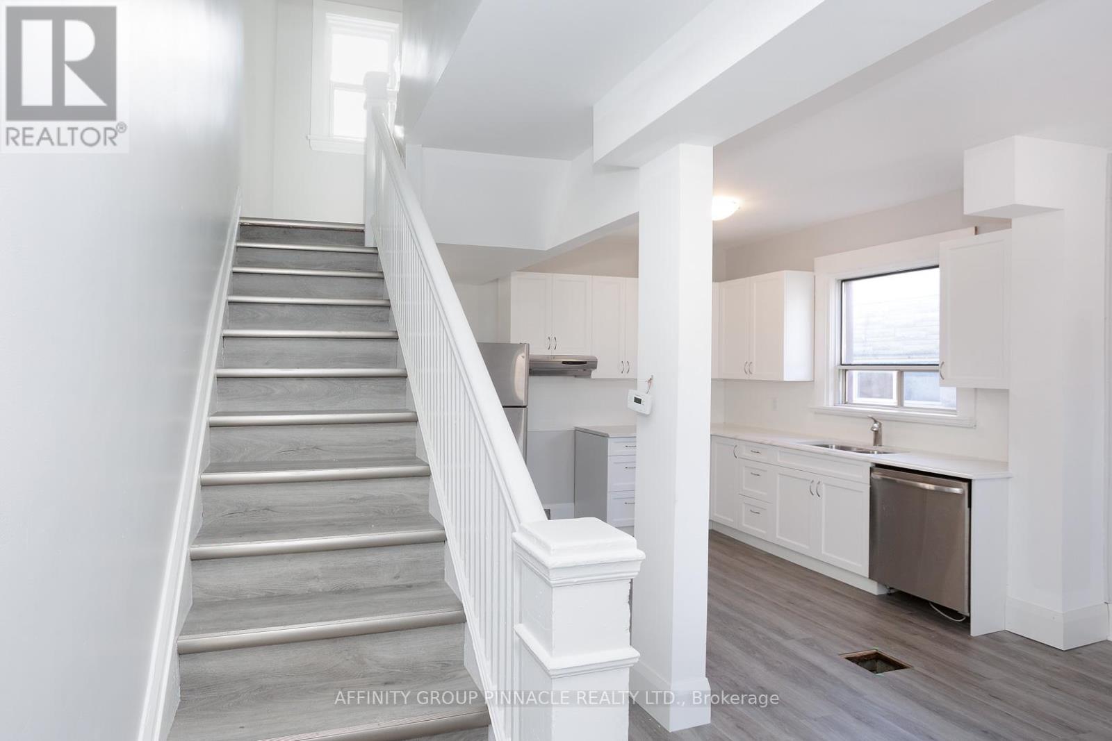 649 Charlotte Street, Peterborough (Town Ward 3), Ontario  K9J 2X2 - Photo 14 - X12495148