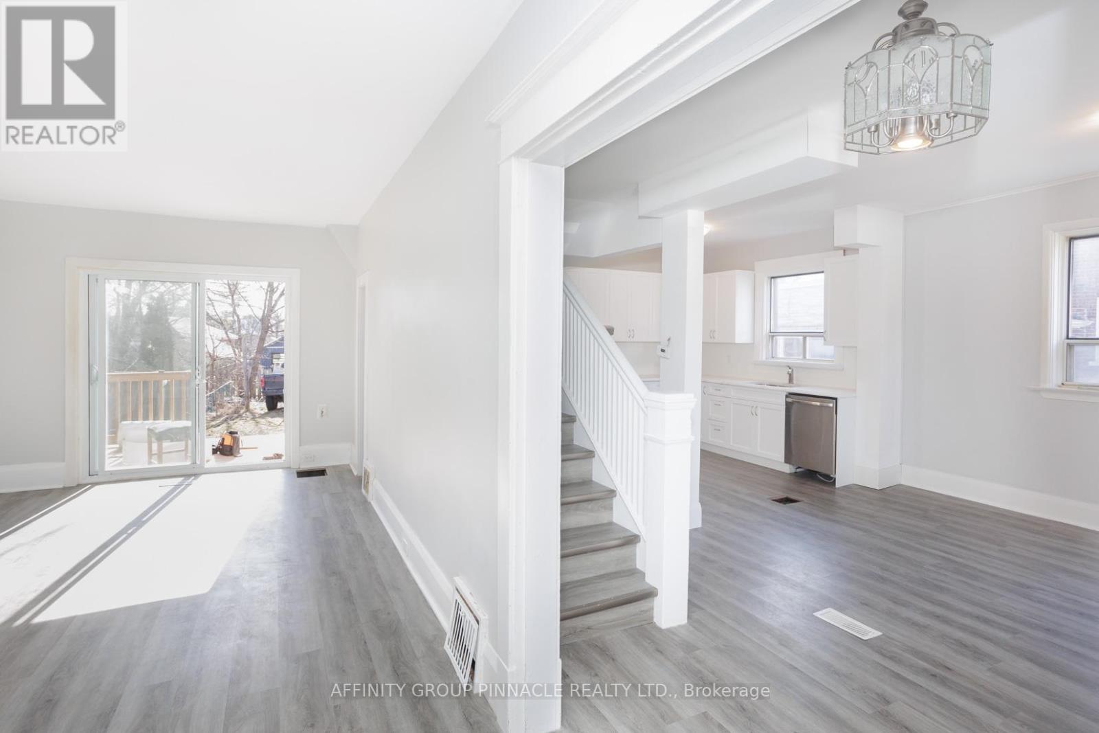 649 Charlotte Street, Peterborough (Town Ward 3), Ontario  K9J 2X2 - Photo 15 - X12495148