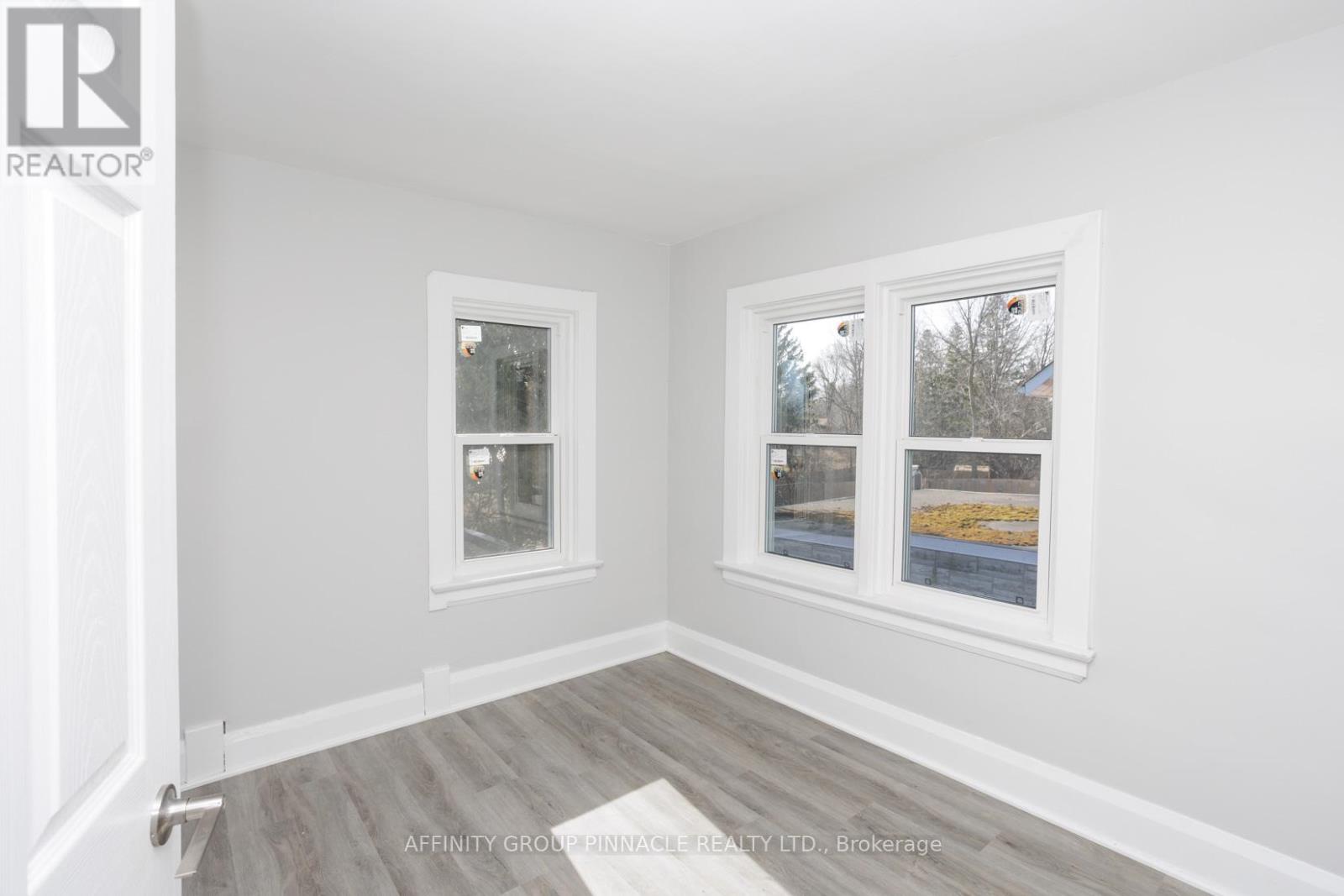 649 Charlotte Street, Peterborough (Town Ward 3), Ontario  K9J 2X2 - Photo 17 - X12495148