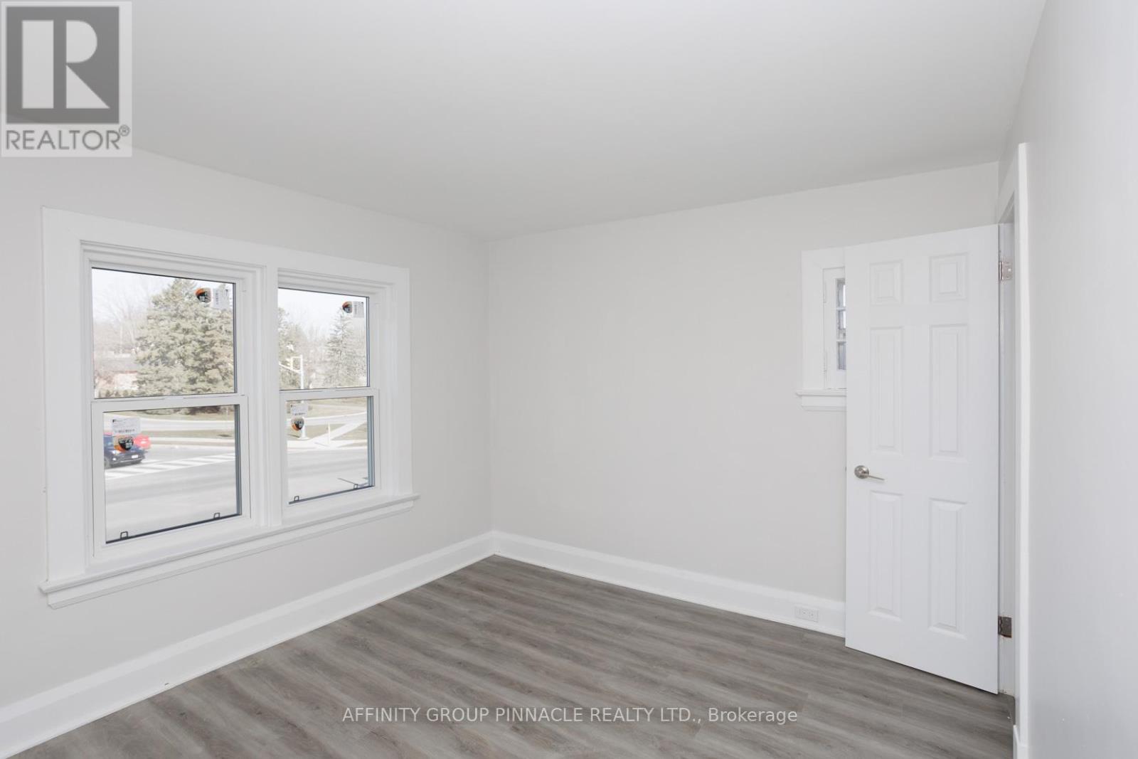 649 Charlotte Street, Peterborough (Town Ward 3), Ontario  K9J 2X2 - Photo 22 - X12495148