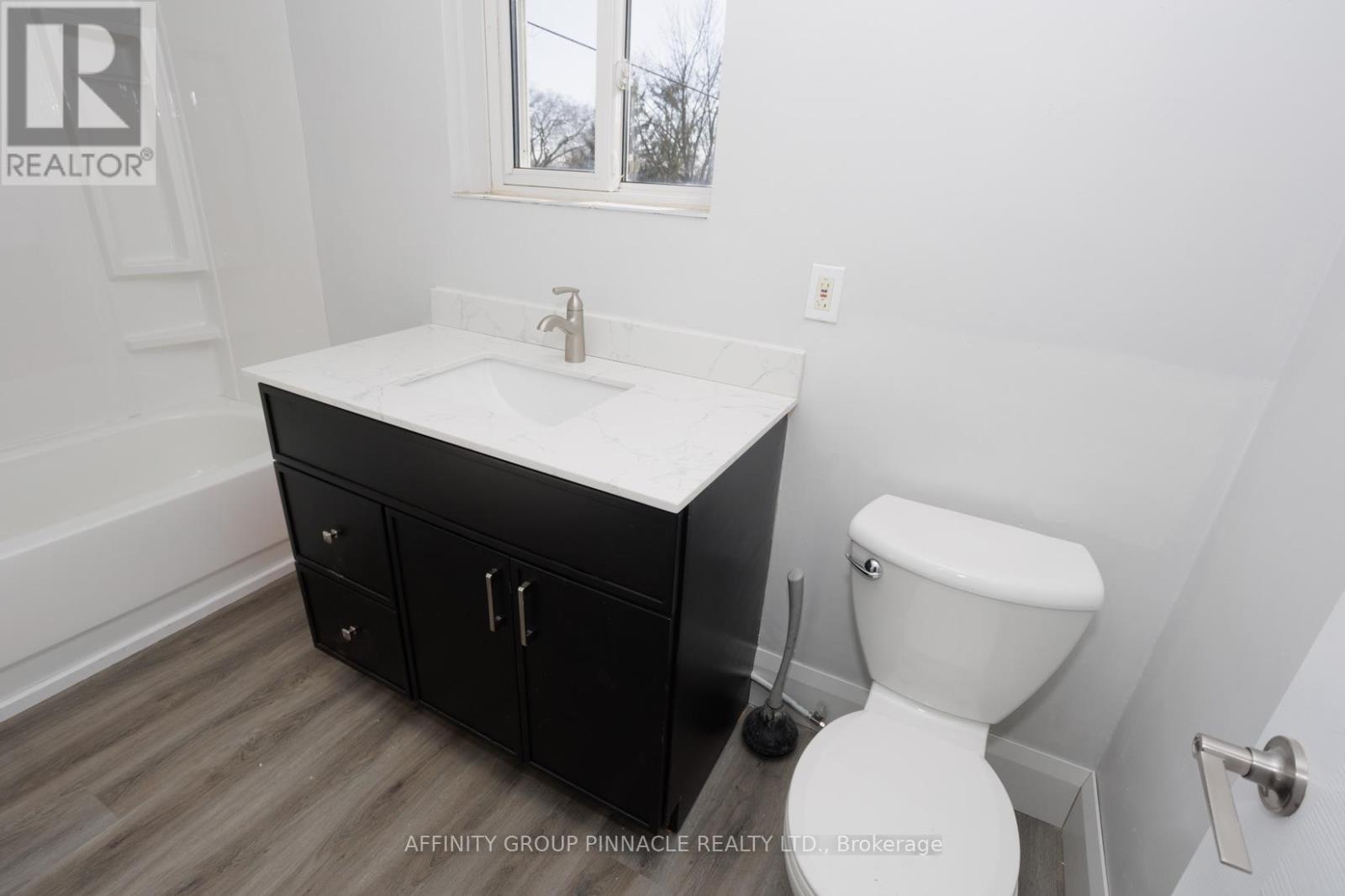 649 Charlotte Street, Peterborough (Town Ward 3), Ontario  K9J 2X2 - Photo 25 - X12495148