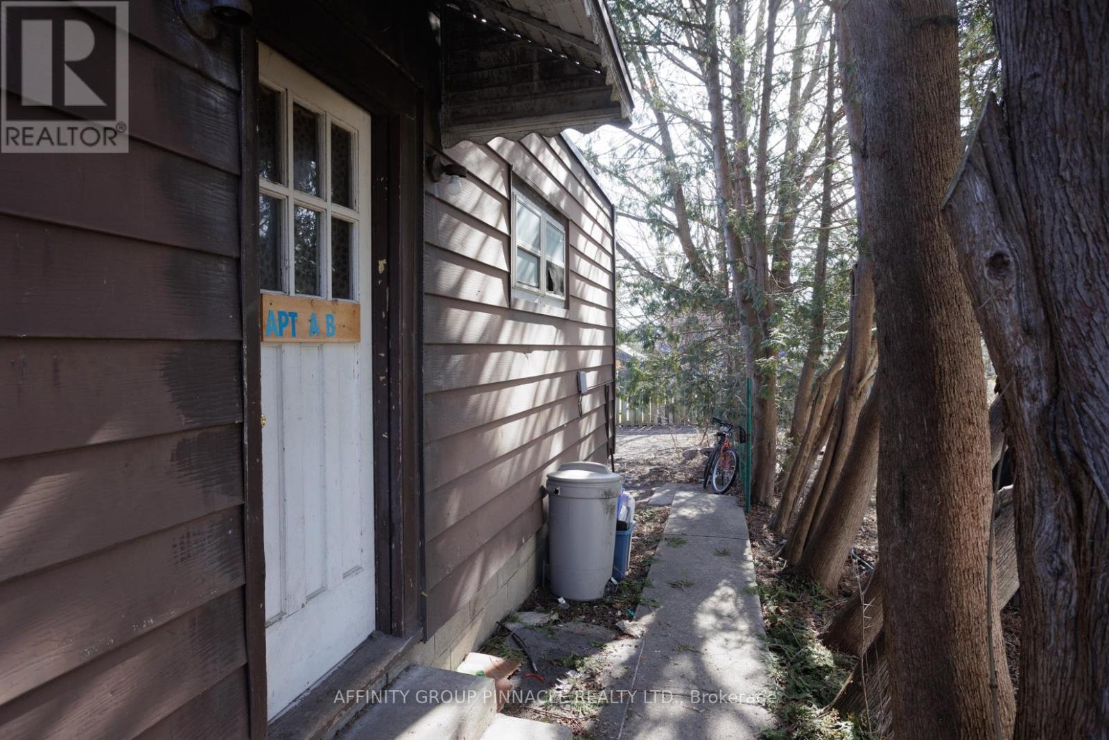 649 Charlotte Street, Peterborough (Town Ward 3), Ontario  K9J 2X2 - Photo 27 - X12495148