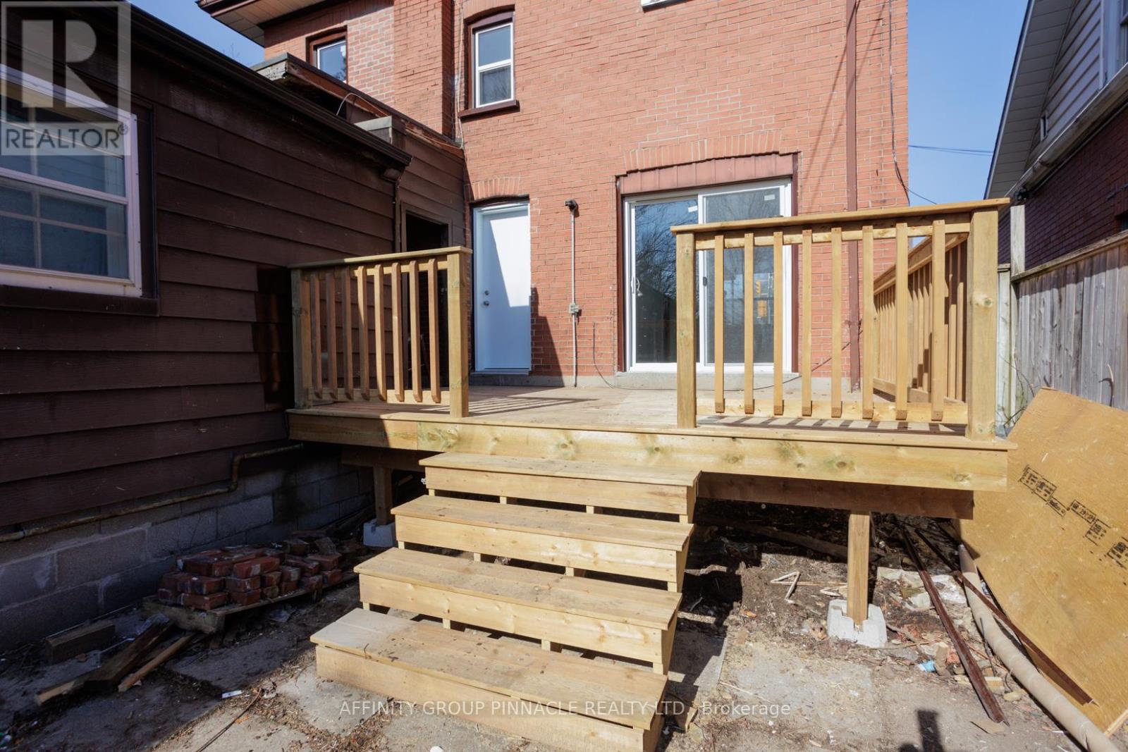 649 Charlotte Street, Peterborough (Town Ward 3), Ontario  K9J 2X2 - Photo 34 - X12495148