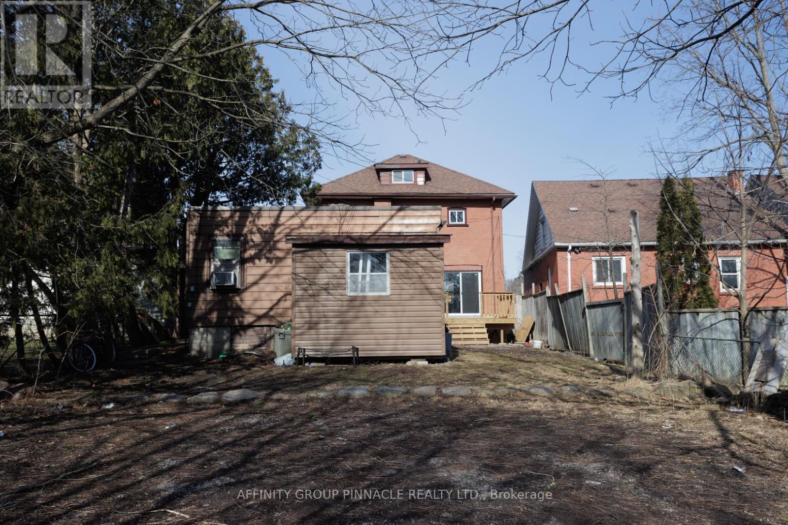 649 Charlotte Street, Peterborough (Town Ward 3), Ontario  K9J 2X2 - Photo 39 - X12495148