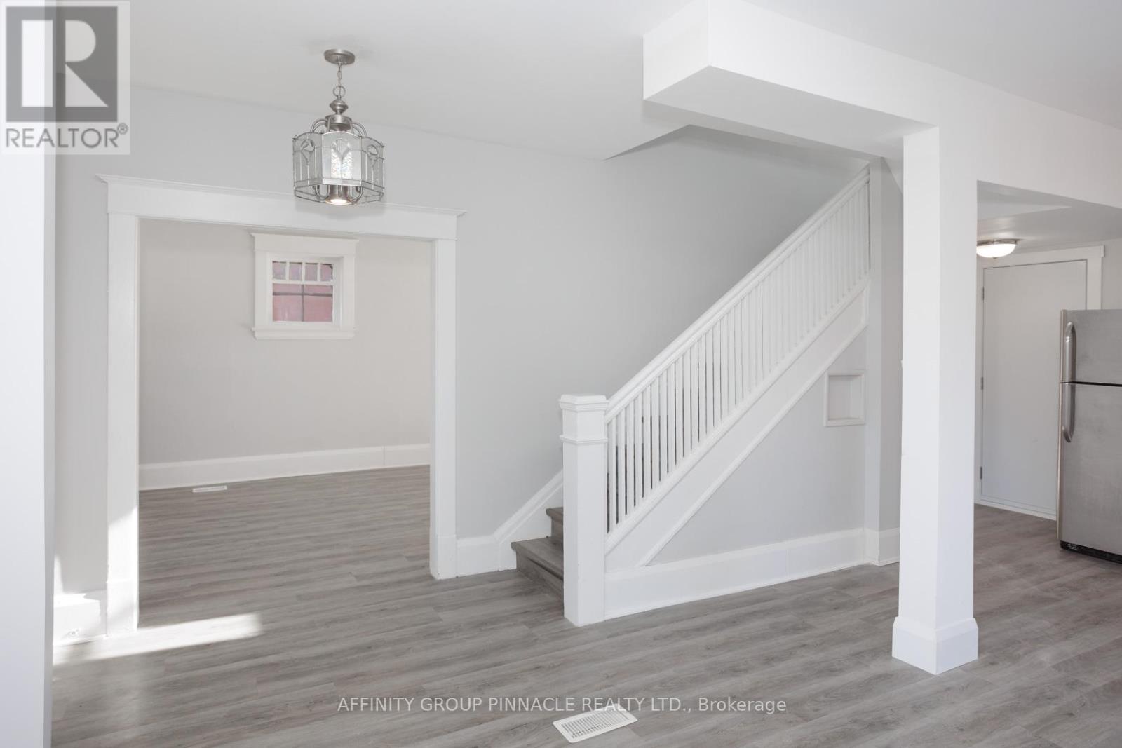 649 Charlotte Street, Peterborough (Town Ward 3), Ontario  K9J 2X2 - Photo 8 - X12495148