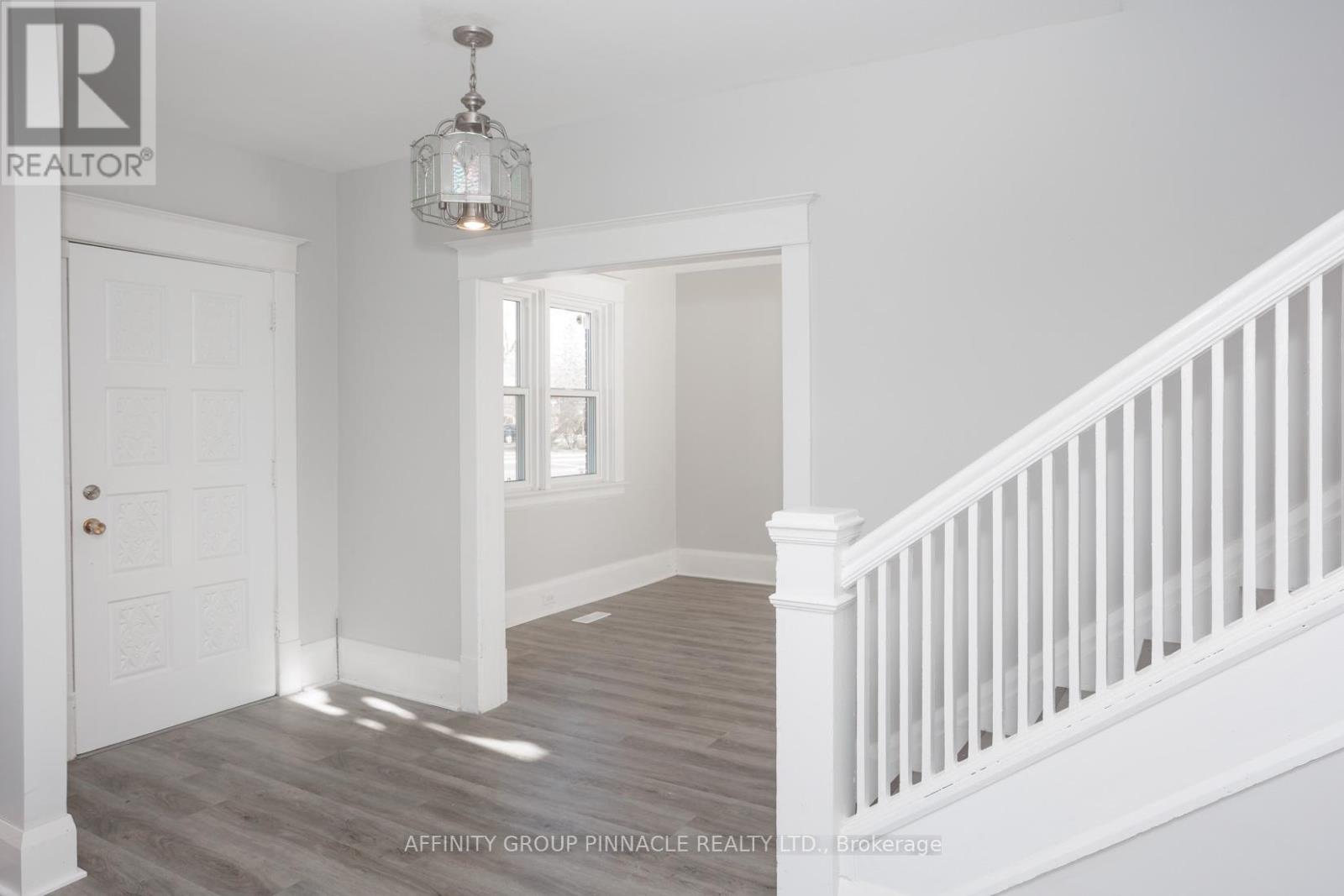 649 Charlotte Street, Peterborough (Town Ward 3), Ontario  K9J 2X2 - Photo 9 - X12495148