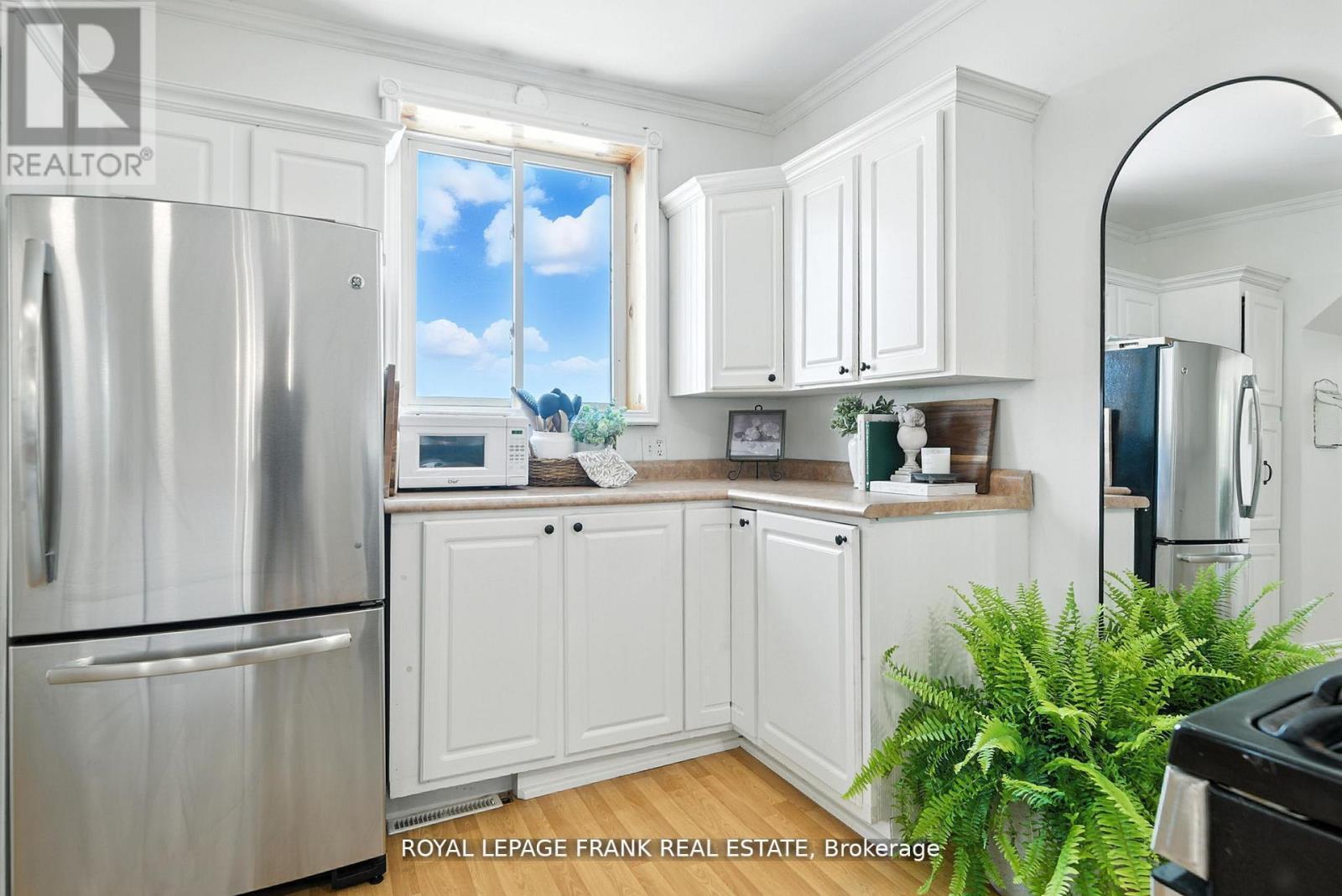 41 Sussex Street N, Kawartha Lakes (Lindsay), Ontario  K9V 4H6 - Photo 10 - X12495214