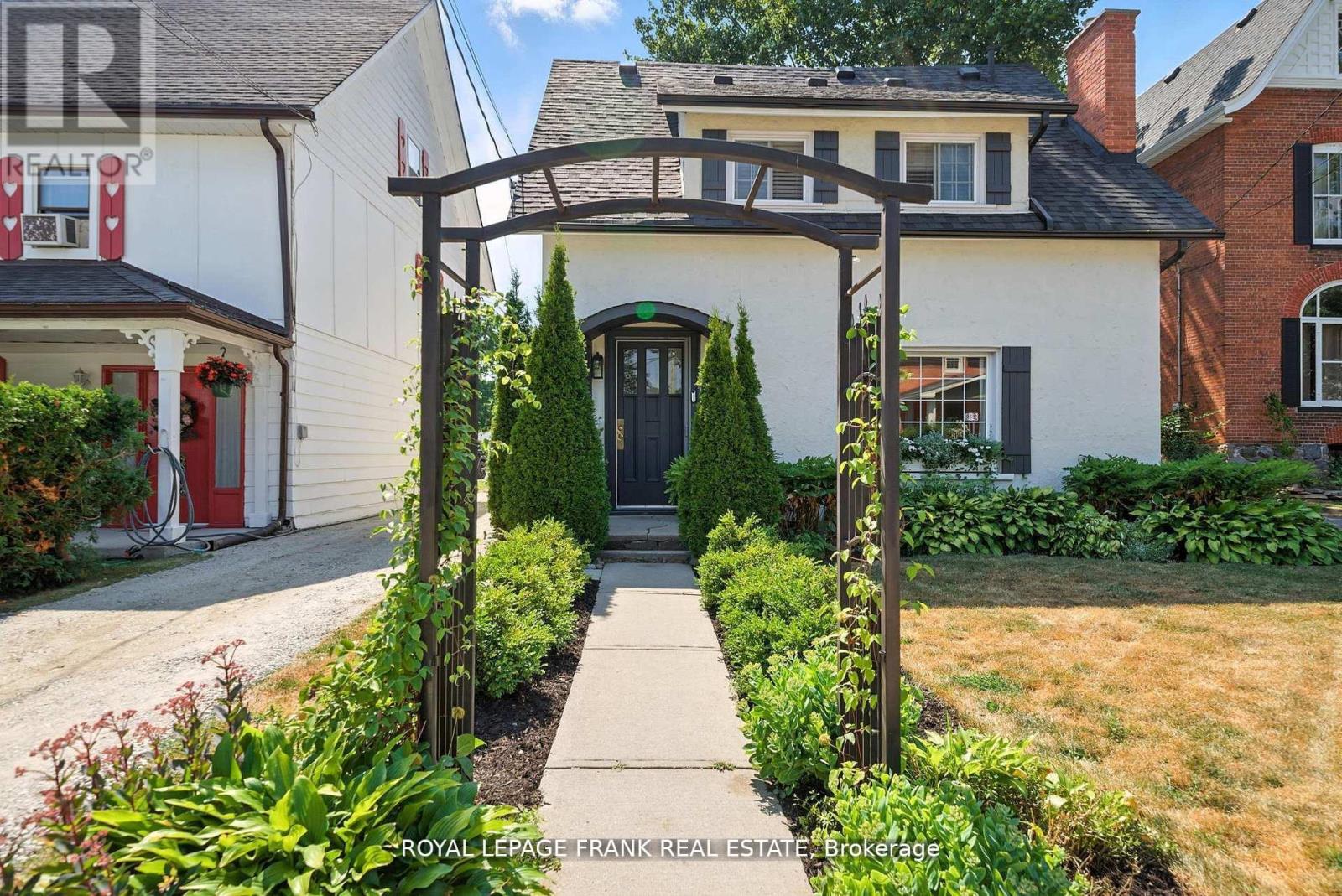 41 Sussex Street N, Kawartha Lakes (Lindsay), Ontario  K9V 4H6 - Photo 2 - X12495214