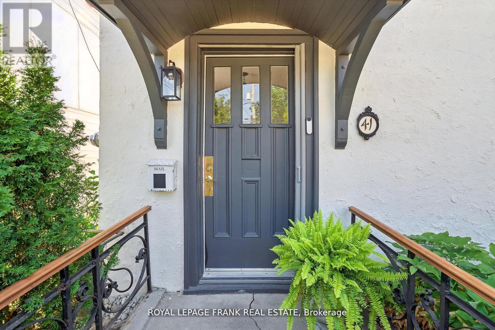 41 Sussex Street N, Kawartha Lakes (Lindsay), Ontario  K9V 4H6 - Photo 3 - X12495214