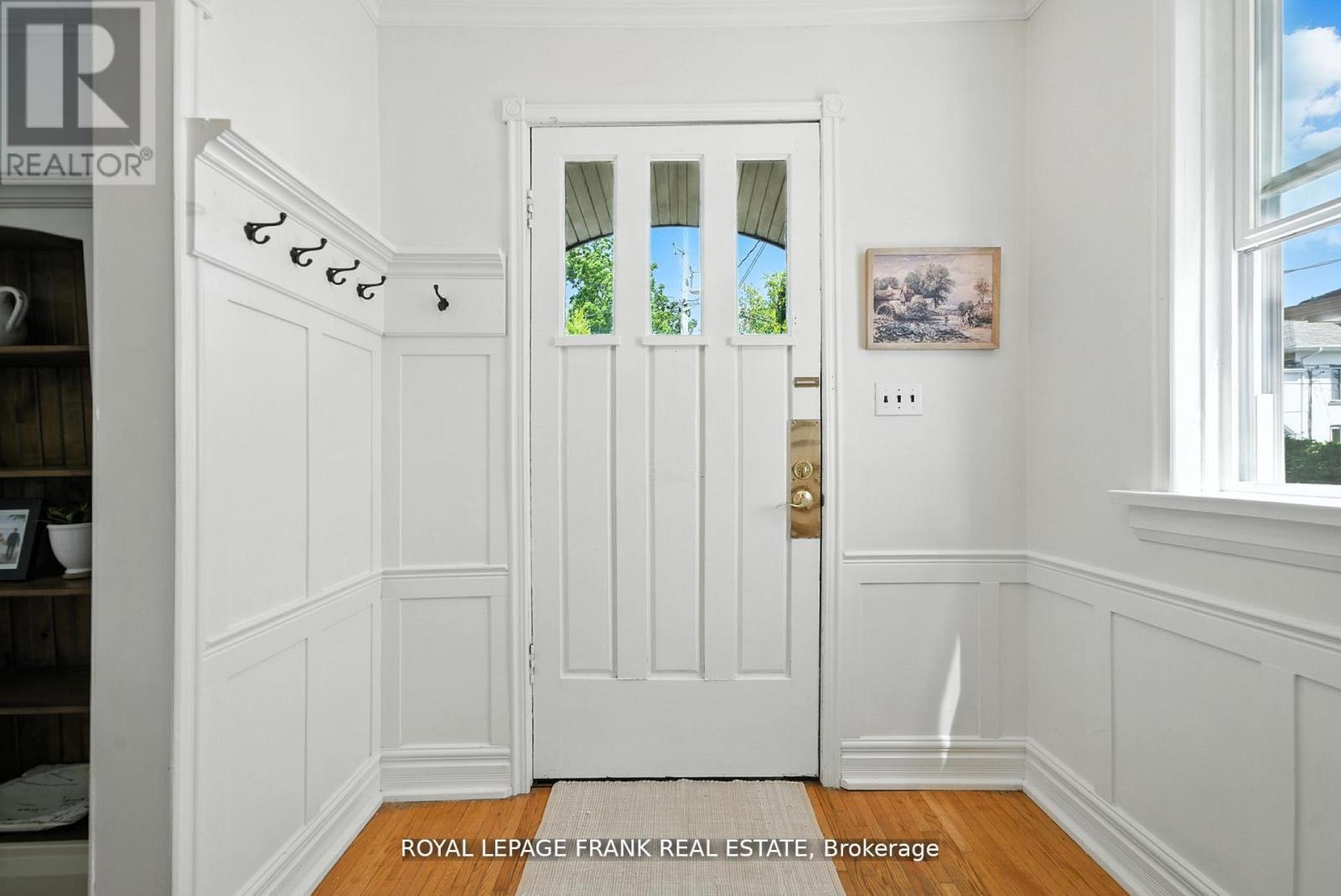 41 Sussex Street N, Kawartha Lakes (Lindsay), Ontario  K9V 4H6 - Photo 4 - X12495214