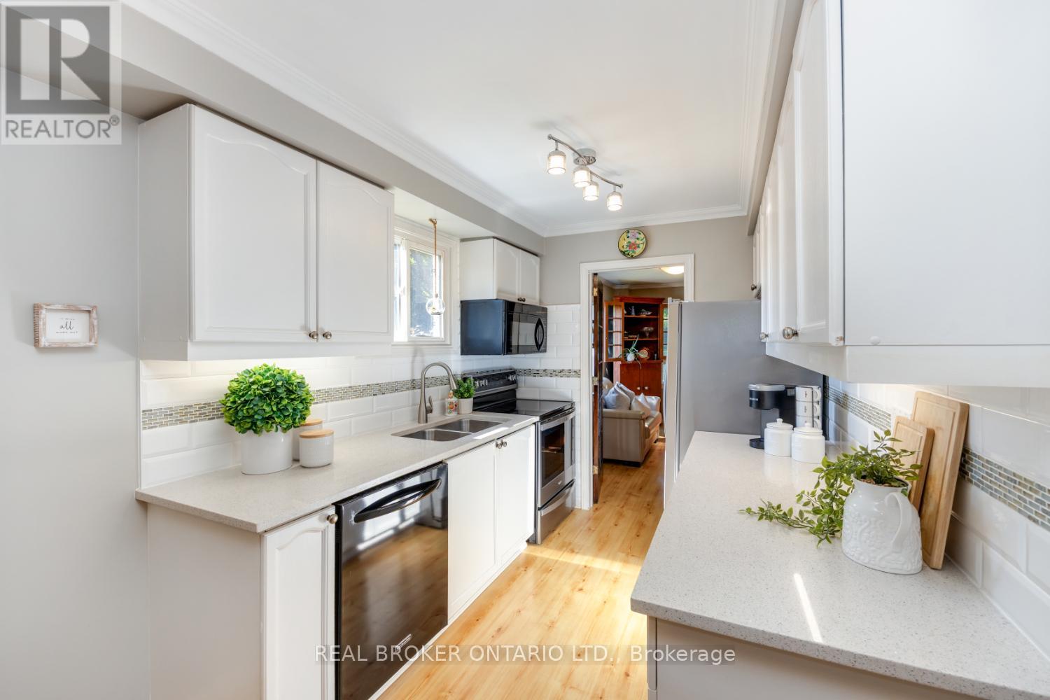 6 Andrew Court, Clarington (Newcastle), Ontario  L1B 1J5 - Photo 13 - E12495436