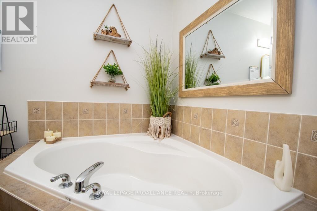 1479 Tamblin Way, Peterborough (Monaghan Ward 2), Ontario  K9K 2L9 - Photo 26 - X12495454