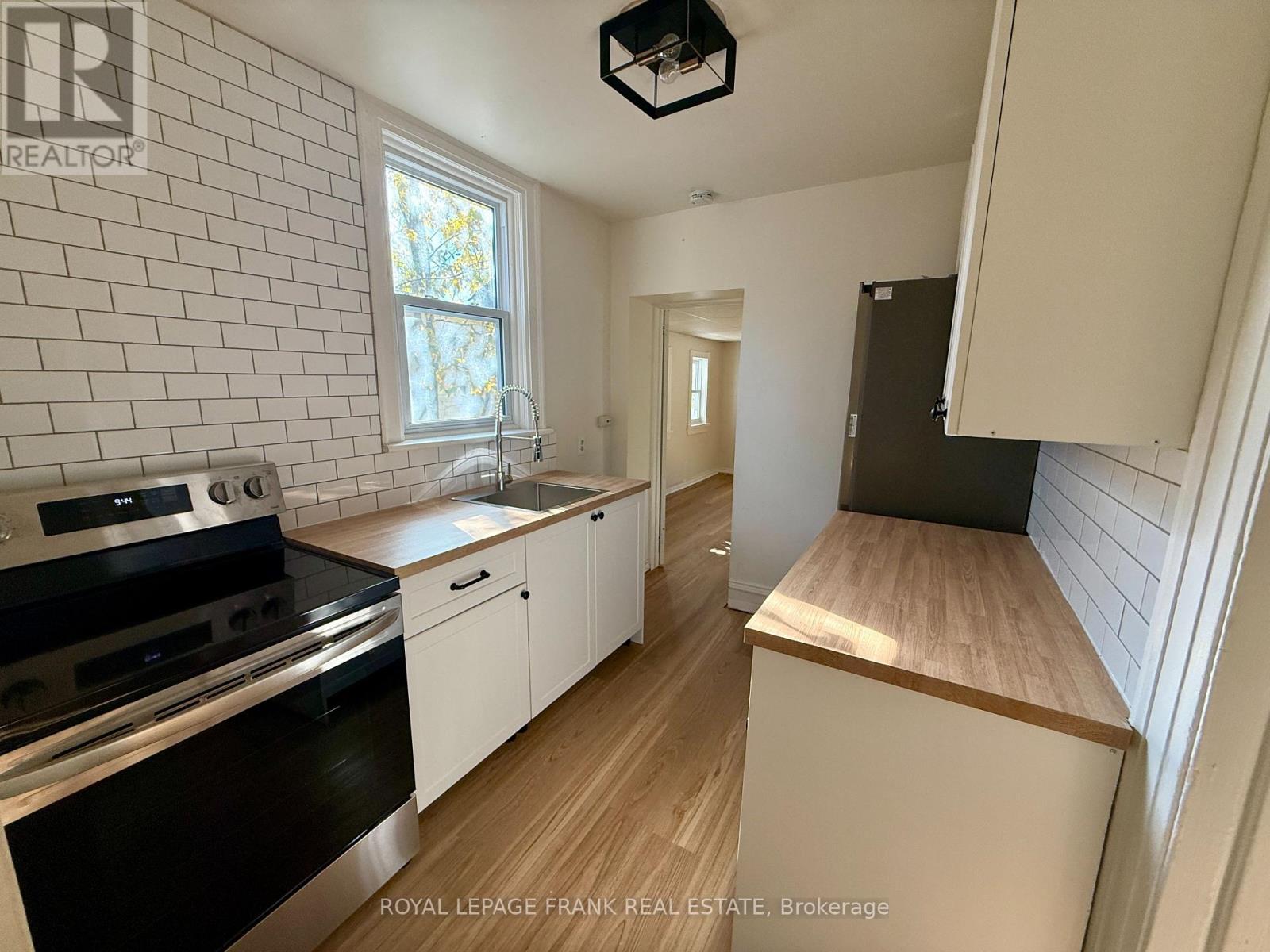 Main Floor - 1201 Kenneth Avenue, Peterborough (Otonabee Ward 1), Ontario  K9J 5P8 - Photo 3 - X12495956