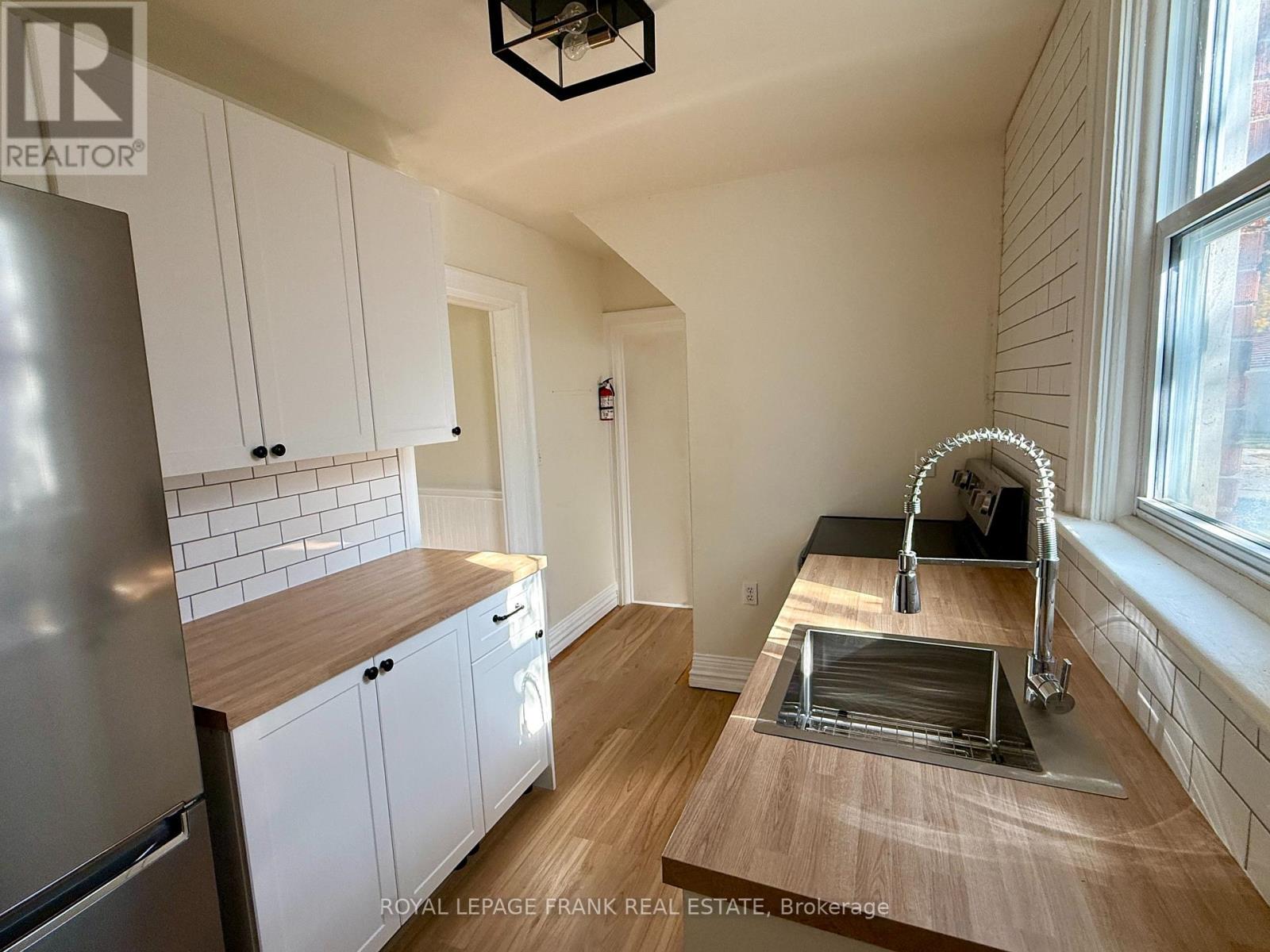 Main Floor - 1201 Kenneth Avenue, Peterborough (Otonabee Ward 1), Ontario  K9J 5P8 - Photo 4 - X12495956