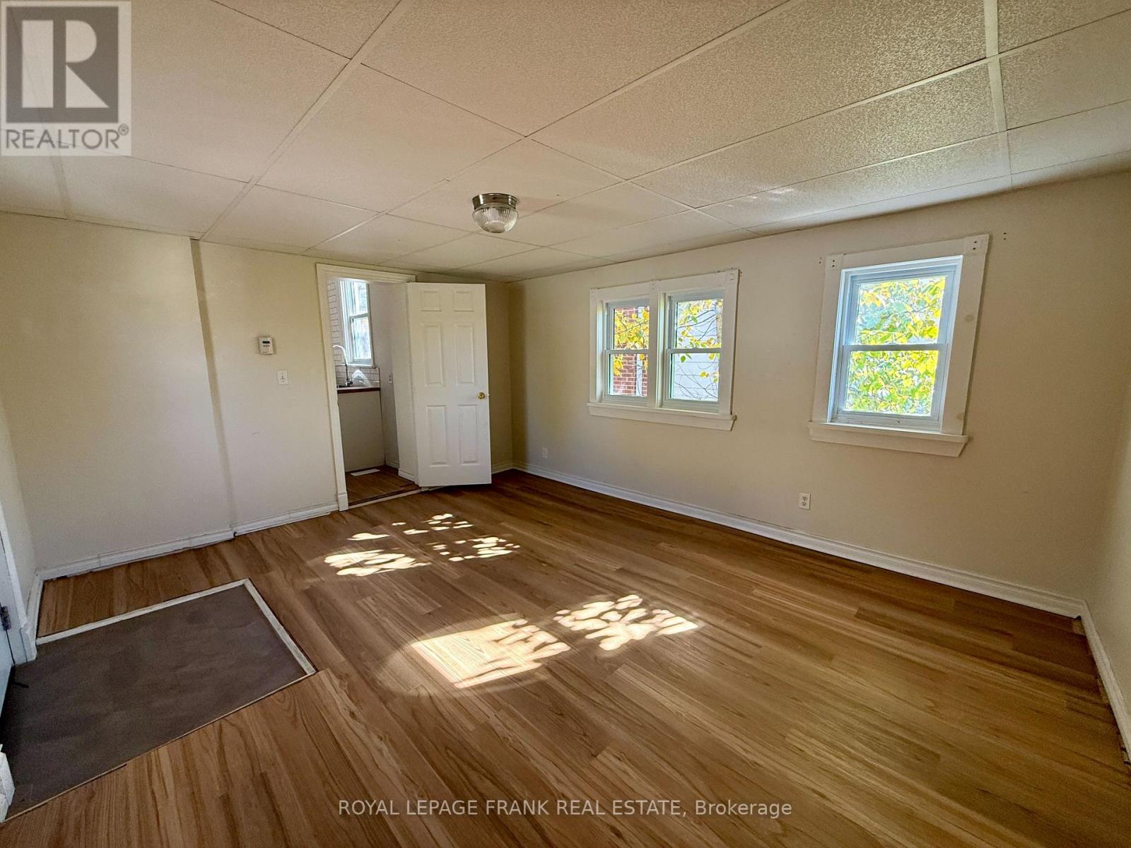 Main Floor - 1201 Kenneth Avenue, Peterborough (Otonabee Ward 1), Ontario  K9J 5P8 - Photo 6 - X12495956