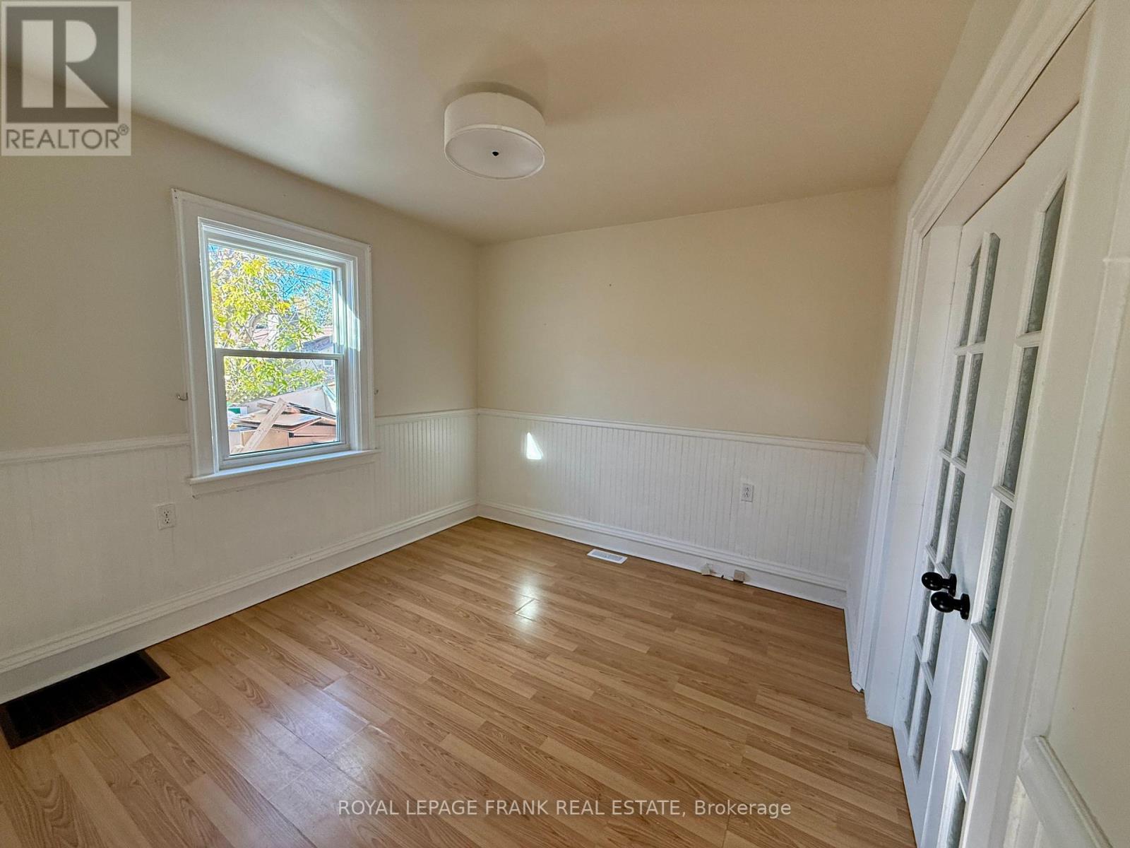 Main Floor - 1201 Kenneth Avenue, Peterborough (Otonabee Ward 1), Ontario  K9J 5P8 - Photo 7 - X12495956