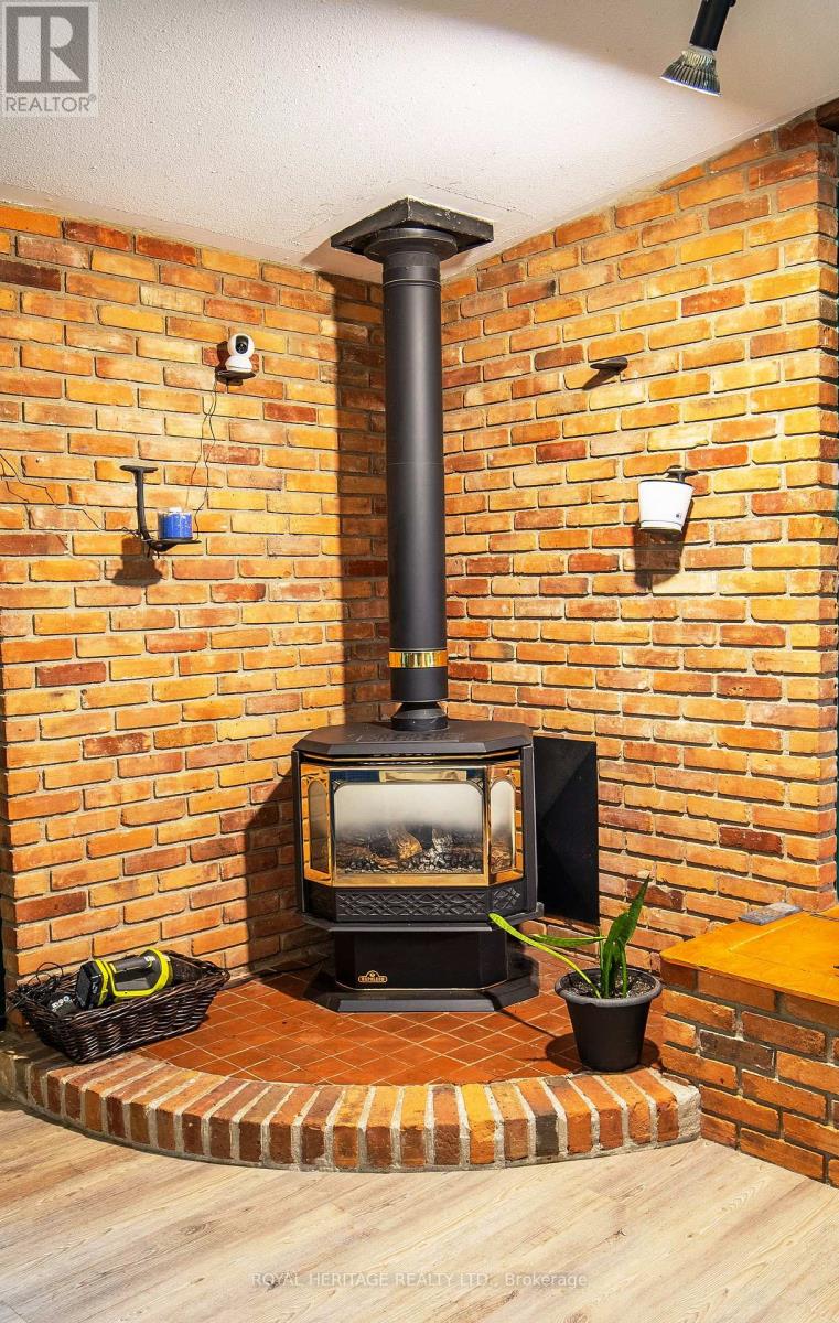 111 Adelaide Street N, Kawartha Lakes (Lindsay), Ontario  K9V 4L9 - Photo 10 - X12497212