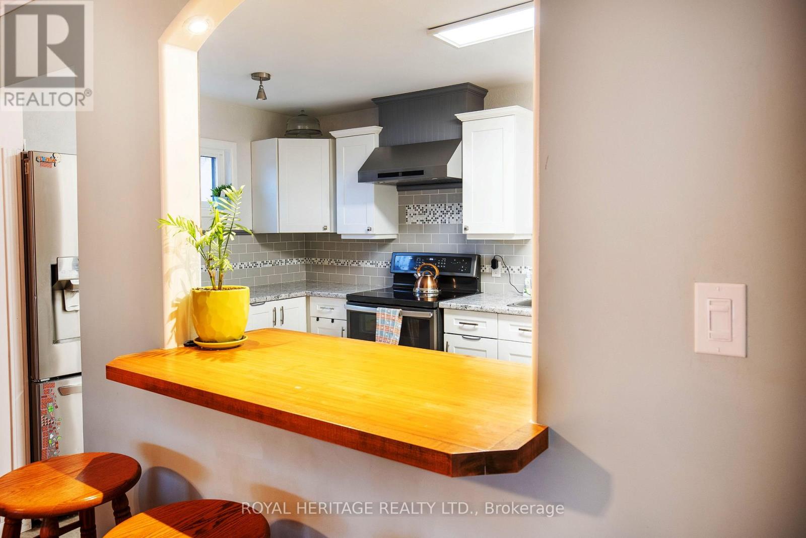 111 Adelaide Street N, Kawartha Lakes (Lindsay), Ontario  K9V 4L9 - Photo 6 - X12497212