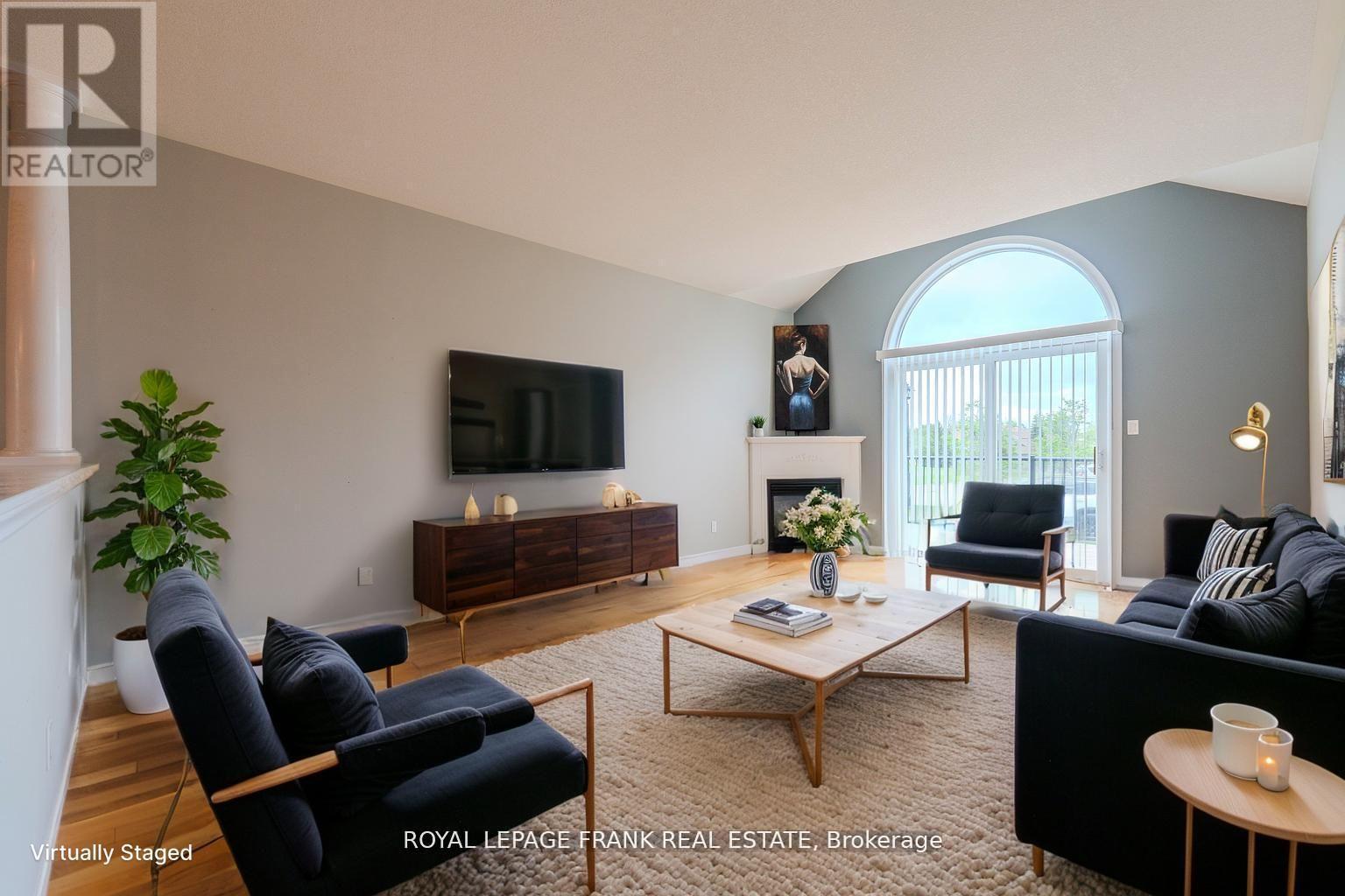 16 - 9 Eglington Street, Kawartha Lakes (Lindsay), Ontario  K9V 6K6 - Photo 2 - X12497442