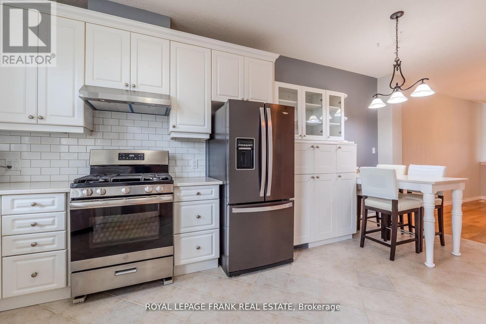 16 - 9 Eglington Street, Kawartha Lakes (Lindsay), Ontario  K9V 6K6 - Photo 6 - X12497442