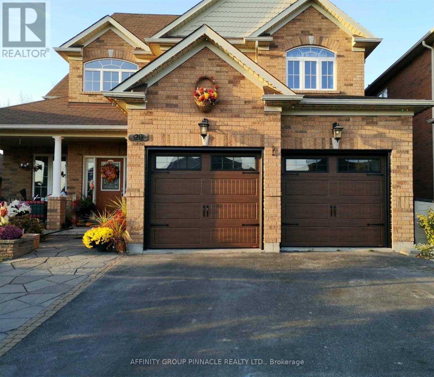 20 Ellis Crescent, Kawartha Lakes (Lindsay), Ontario  K9V 0A5 - Photo 1 - X12497748